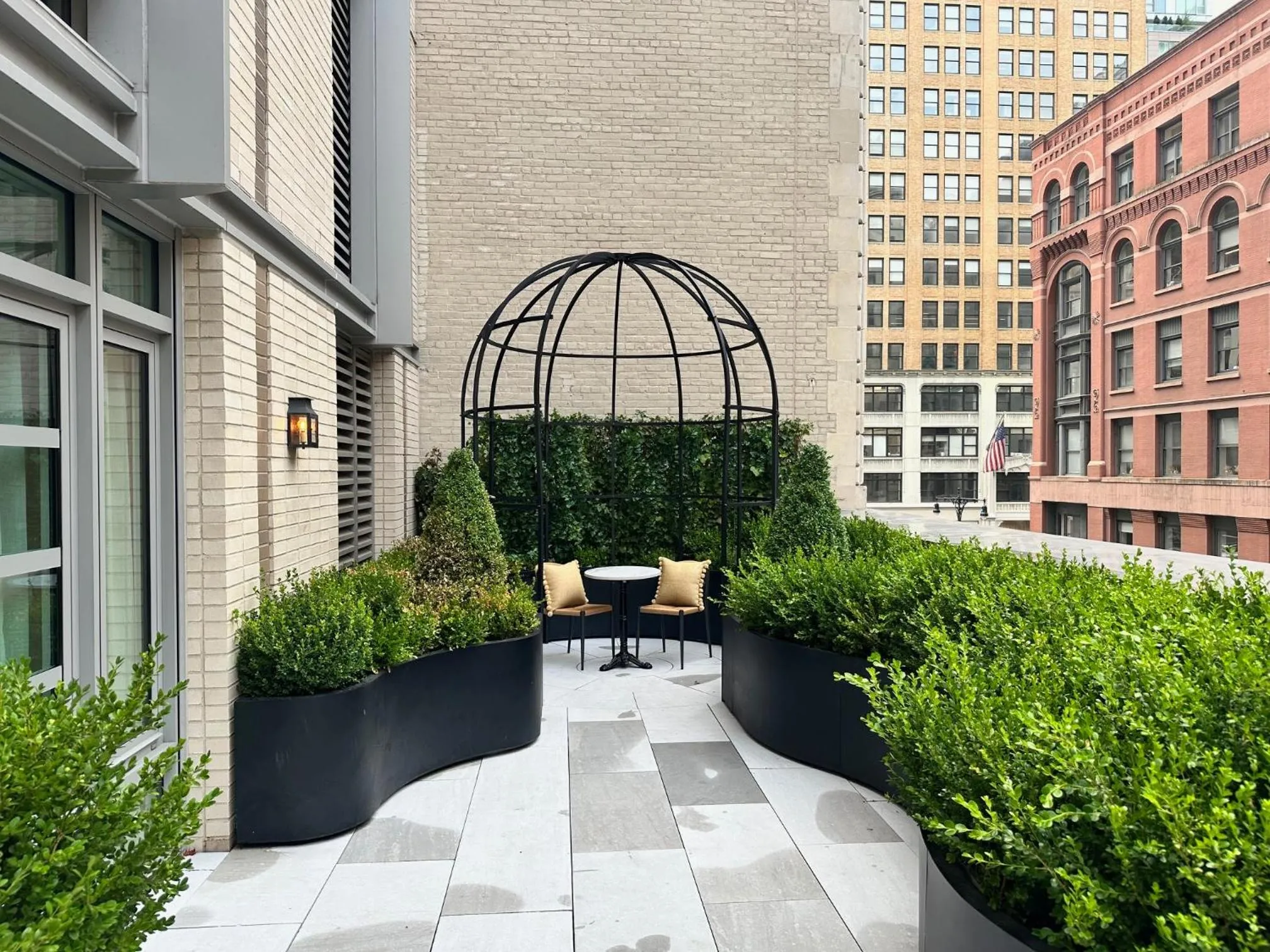Balcony/Terrace in The Fifth Avenue Hotel