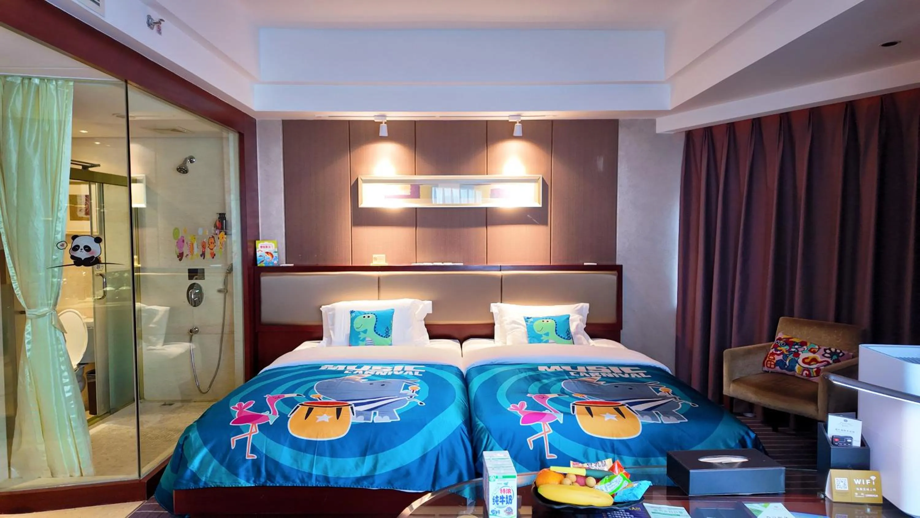 Bed in Kunming Haitian Hotel