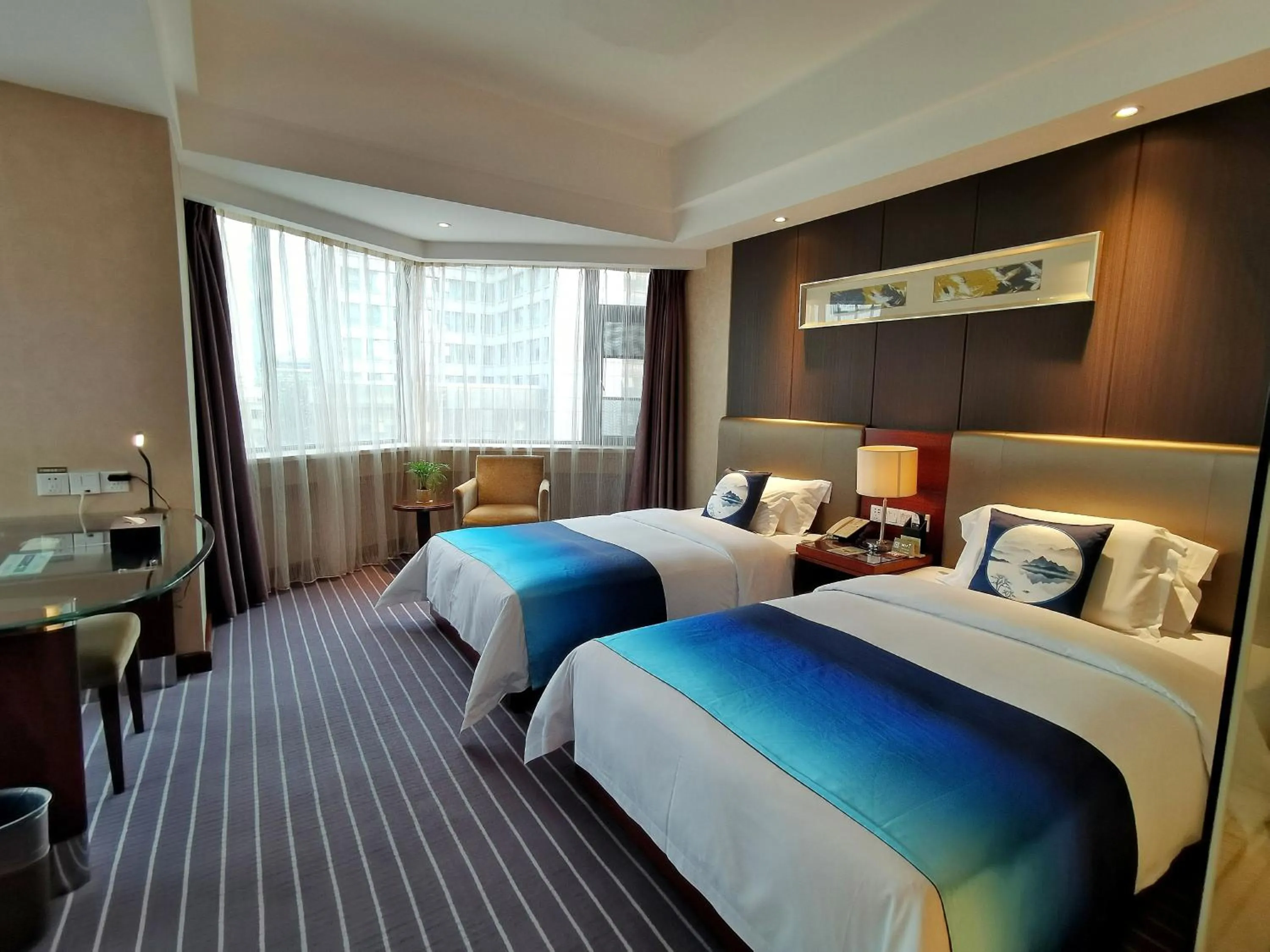 Bed in Kunming Haitian Hotel