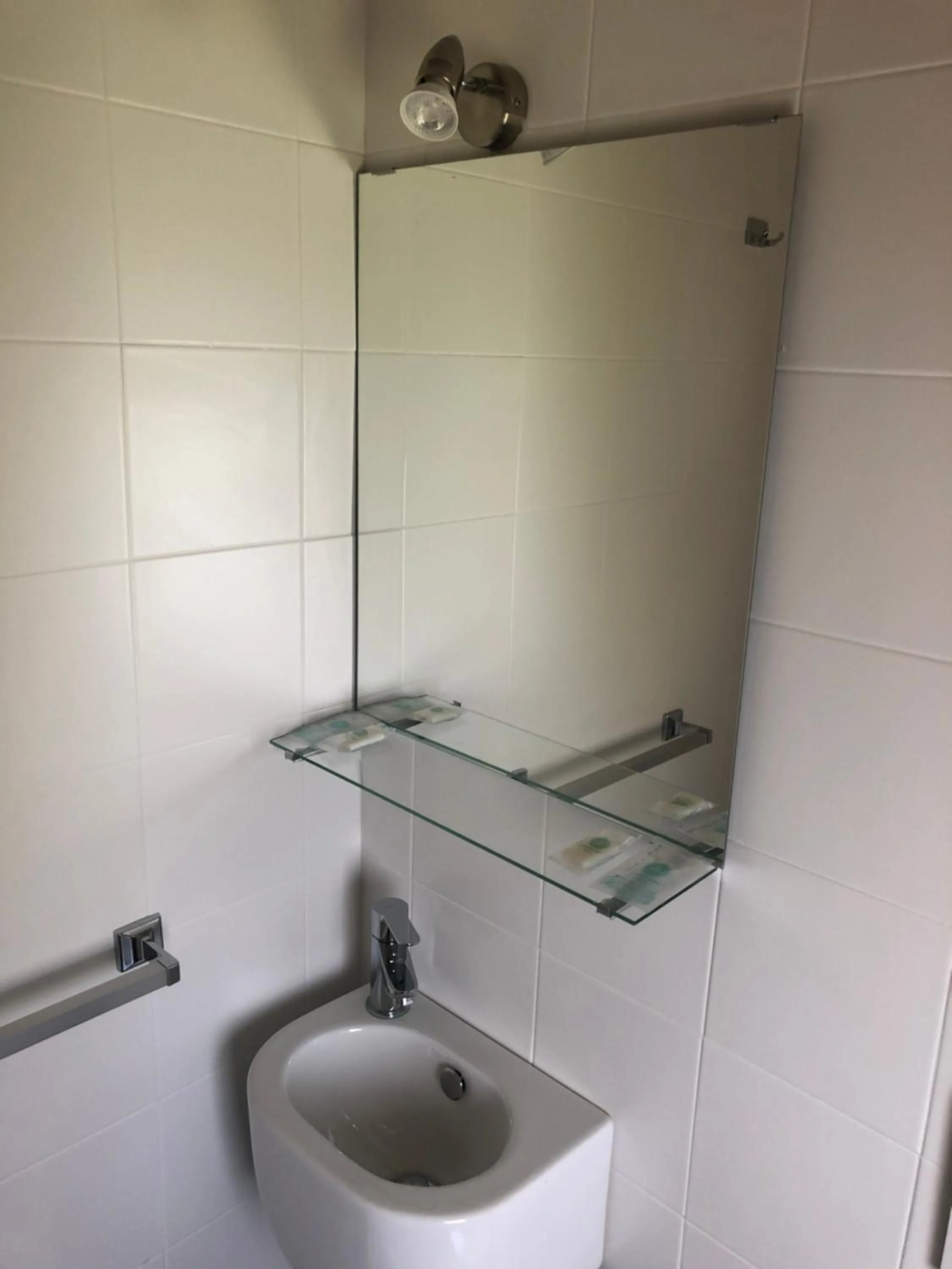 Bathroom in Hotel Marlisa Pier