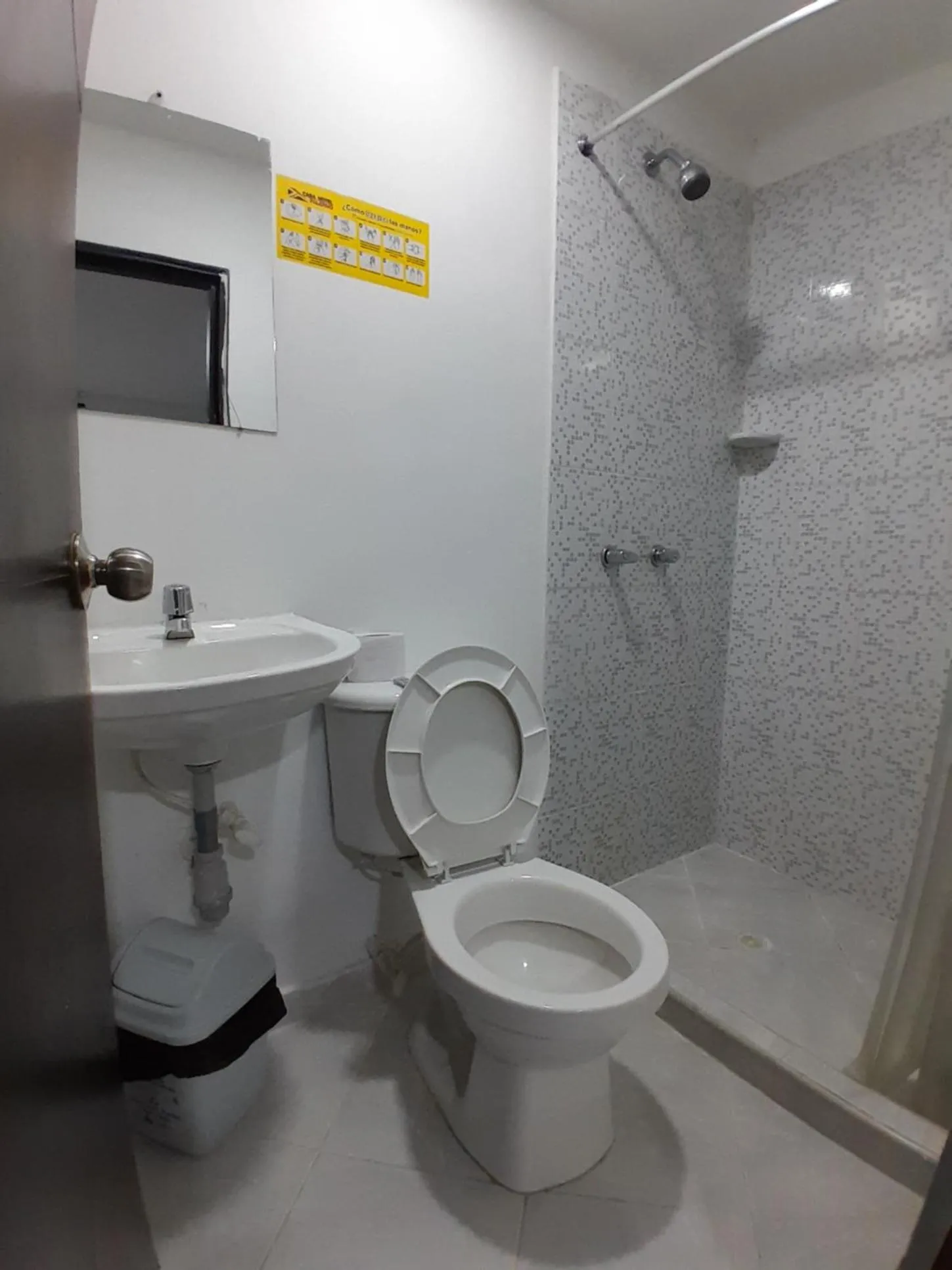 Shower in Hotel Palermo Real