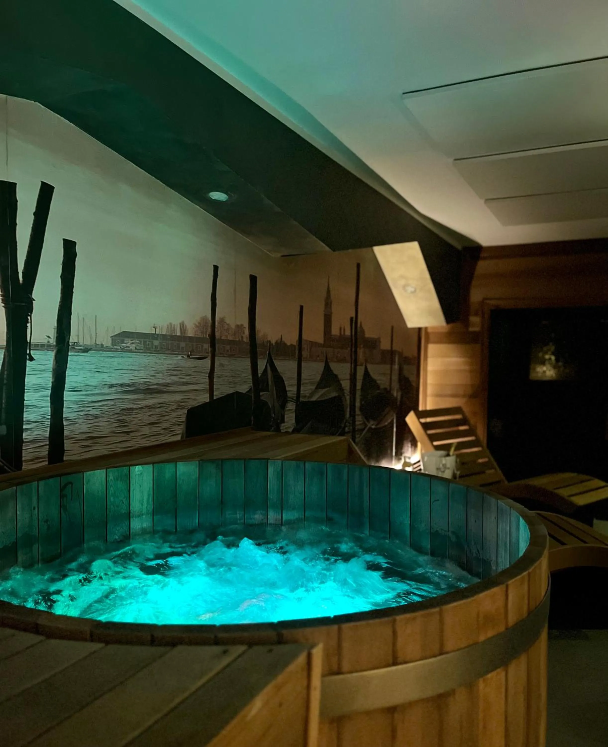 Hot Tub in VENEZIANA Boutique Hotel Superior