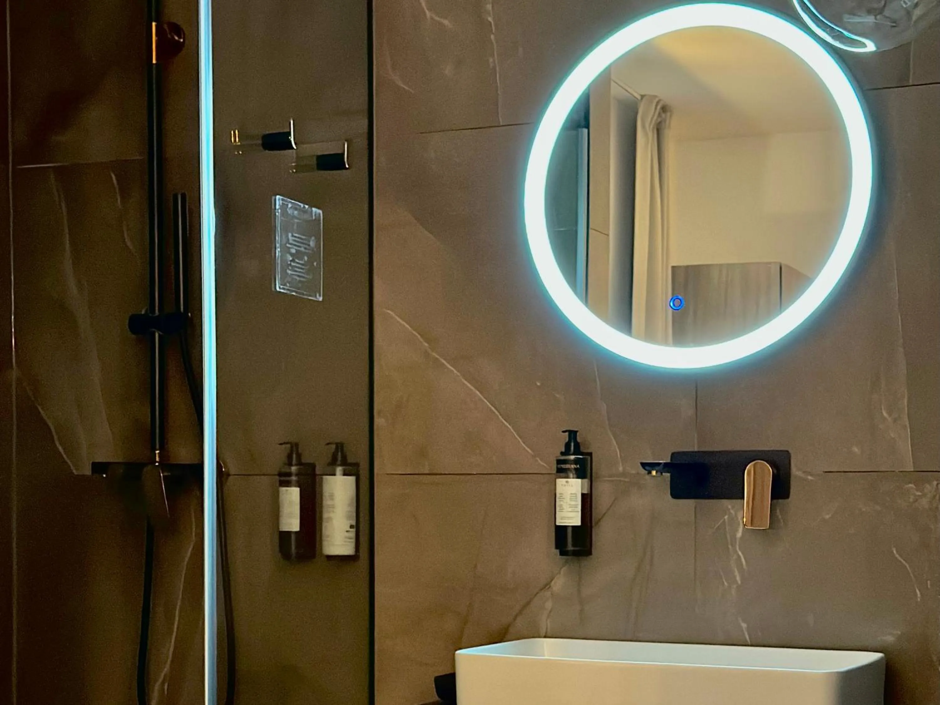 Shower in VENEZIANA Boutique Hotel Superior