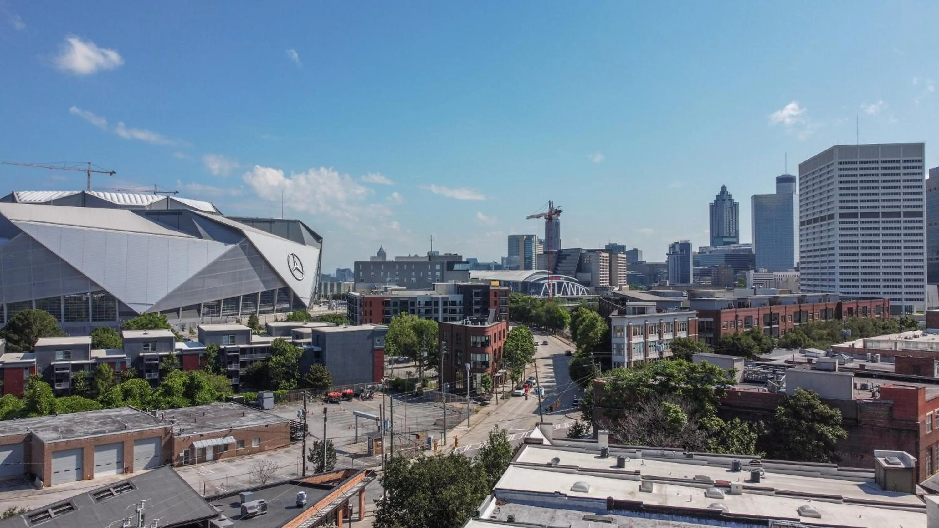 Neighbourhood in Loft condo by Mercedes Benz w balcony Apt 101