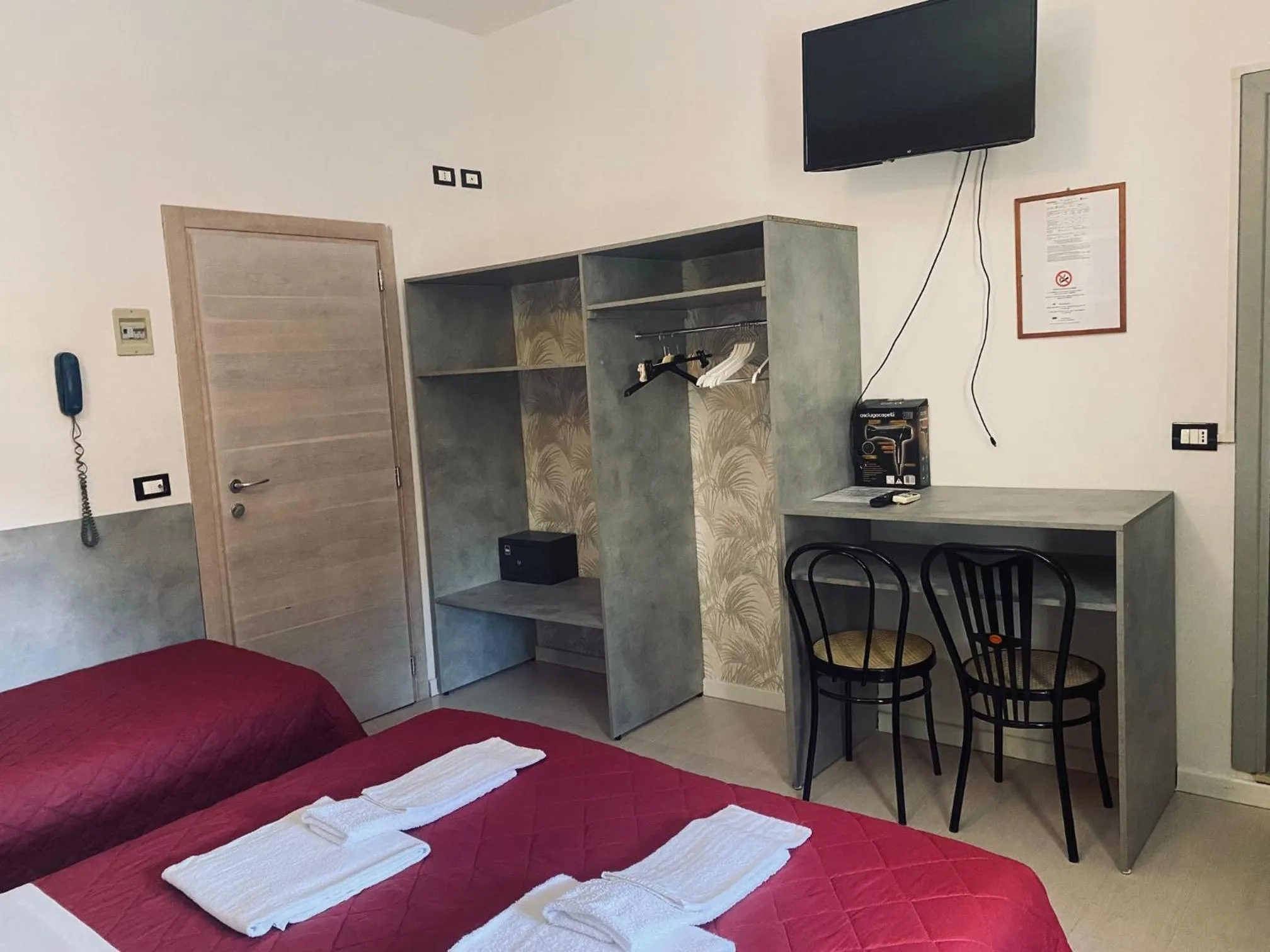 Bedroom, Bed in Hotel New Primula