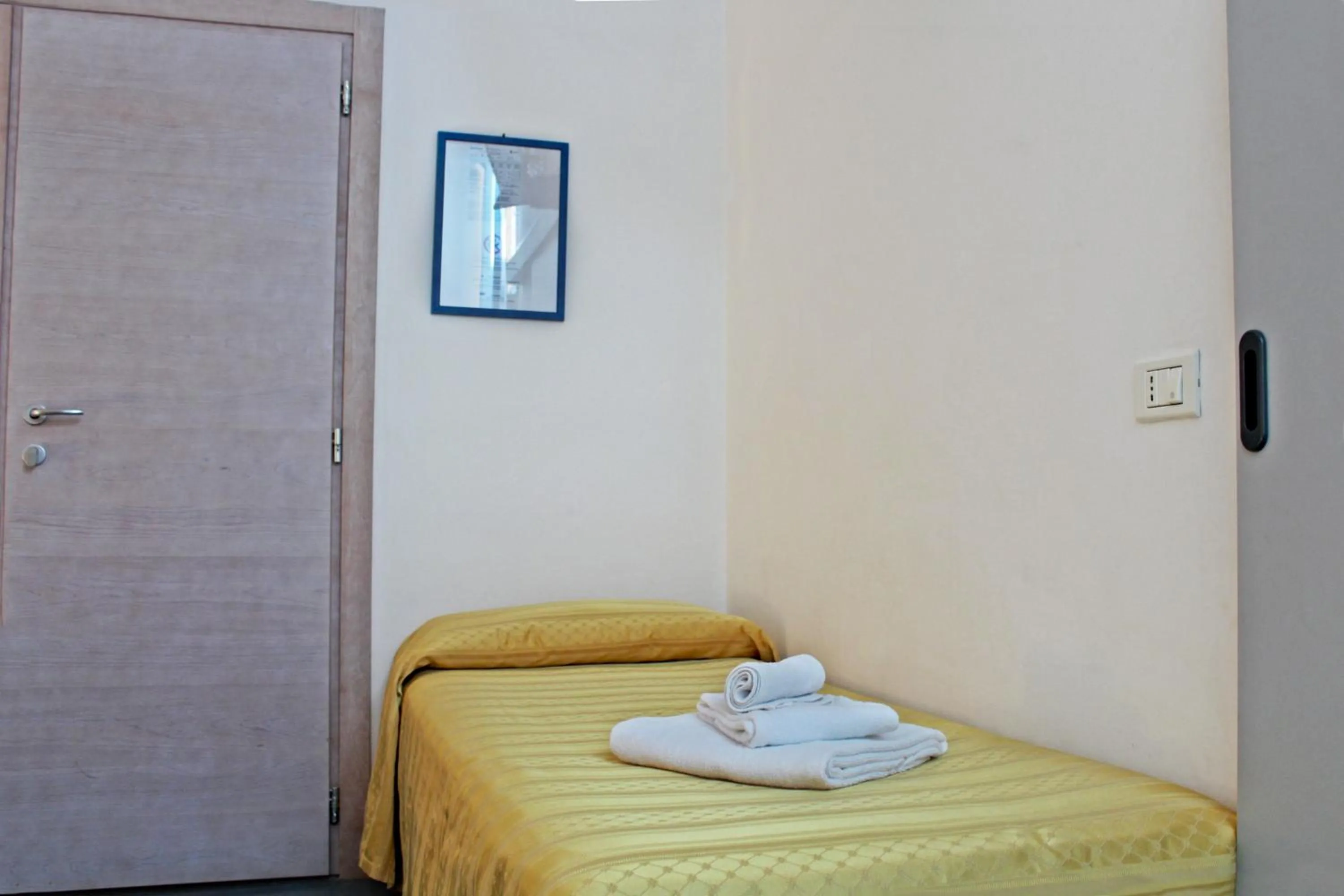 Bedroom, Bed in Hotel New Primula