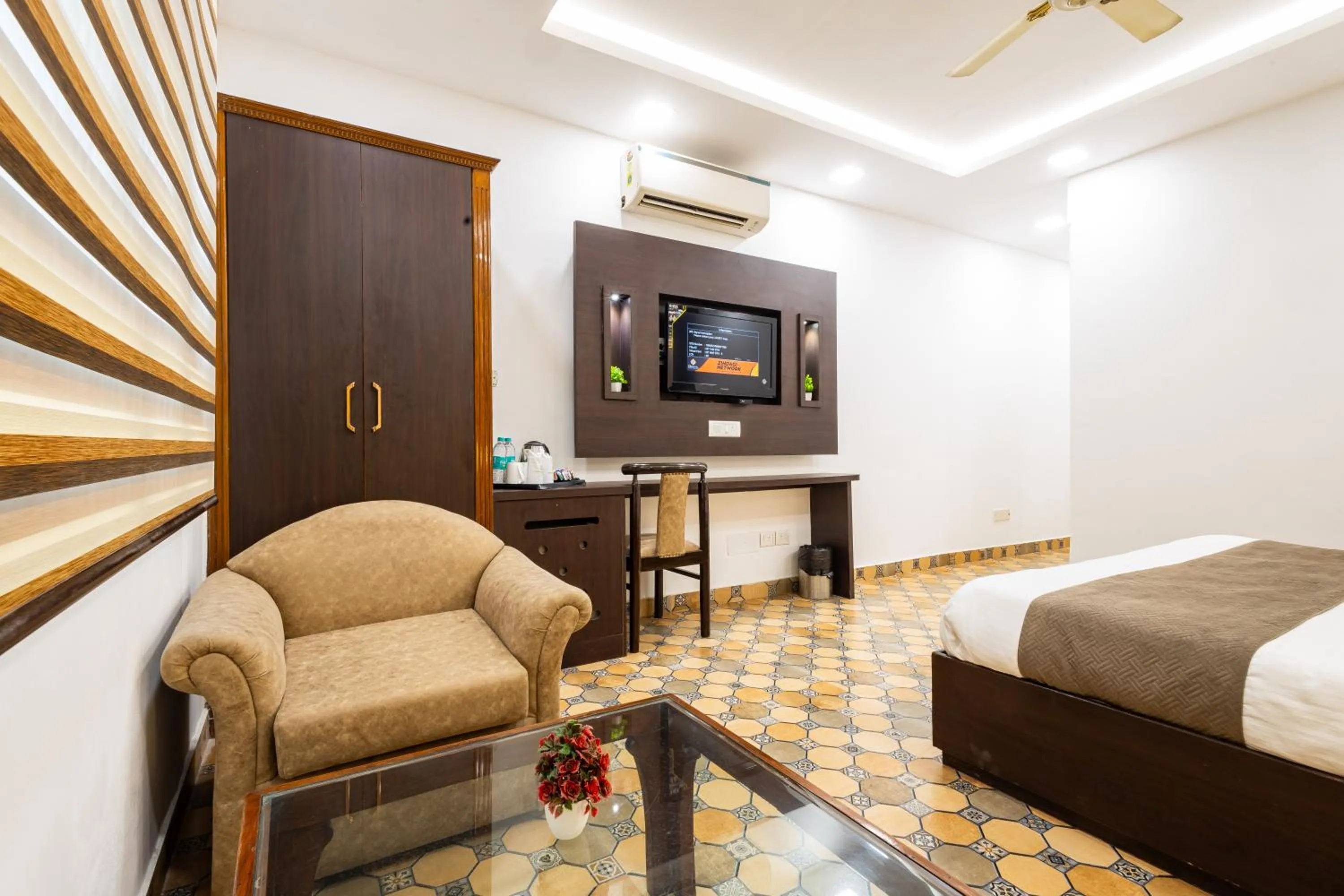 Bed in Hotel Panickers Residency - Near Ganga Ram & BLK Hospital - Karol Bagh