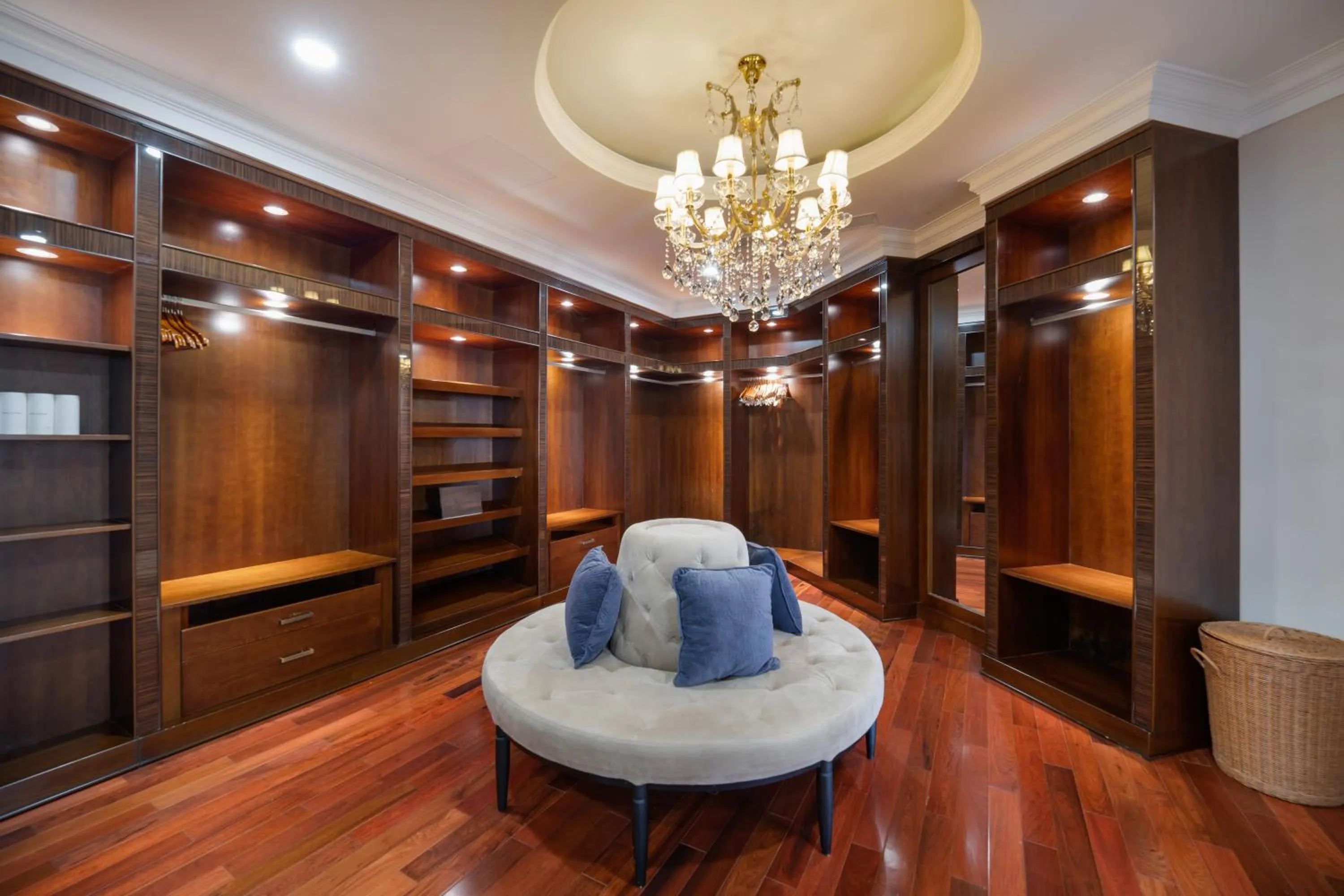 wardrobe in Minh Toan Galaxy Hotel