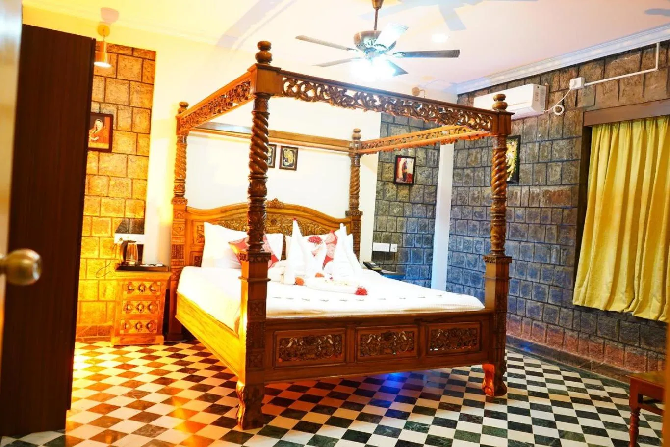 Bed in A R Thangakottai