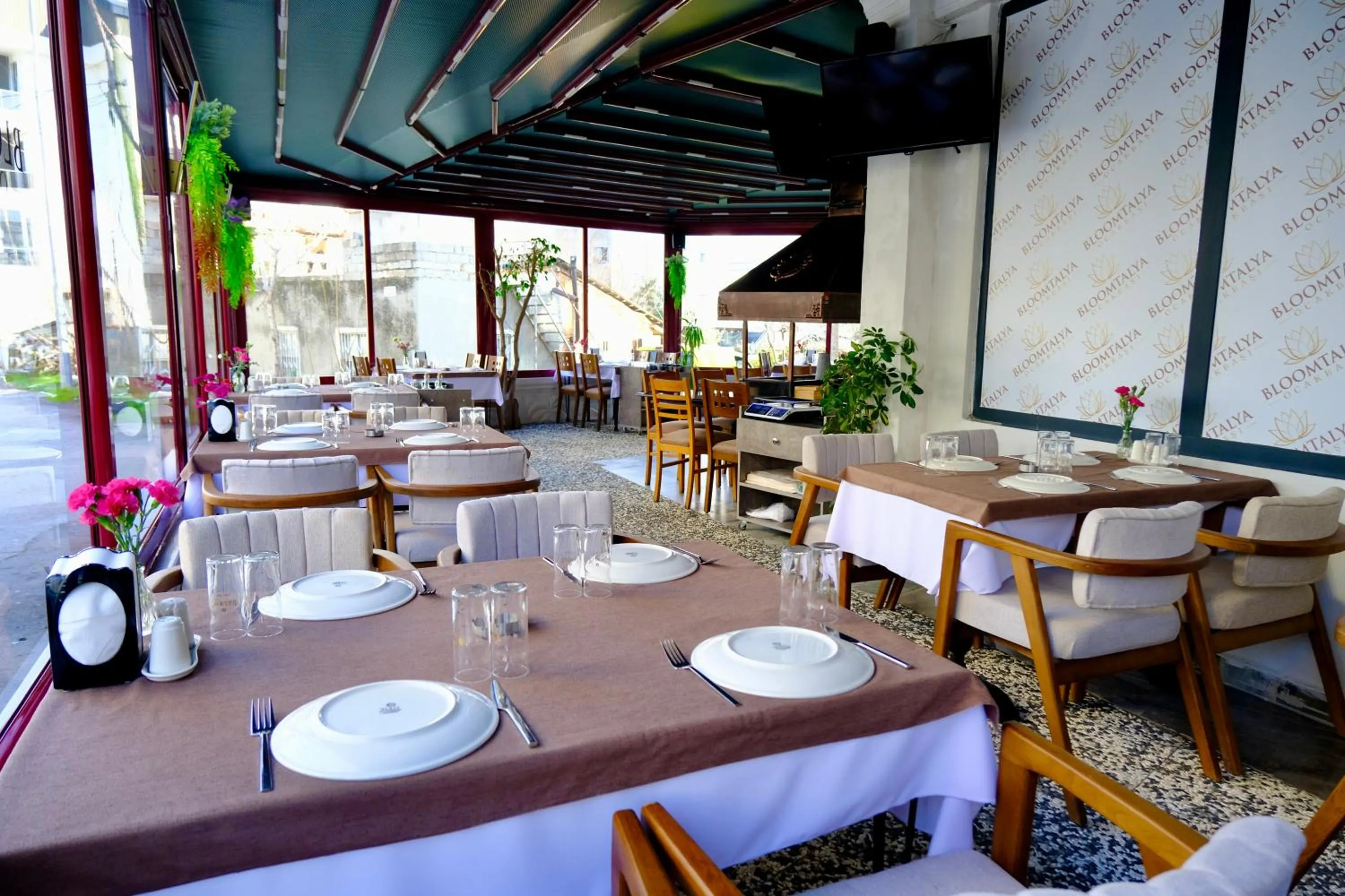 Restaurant/places to eat in Bloomtalya Hotel