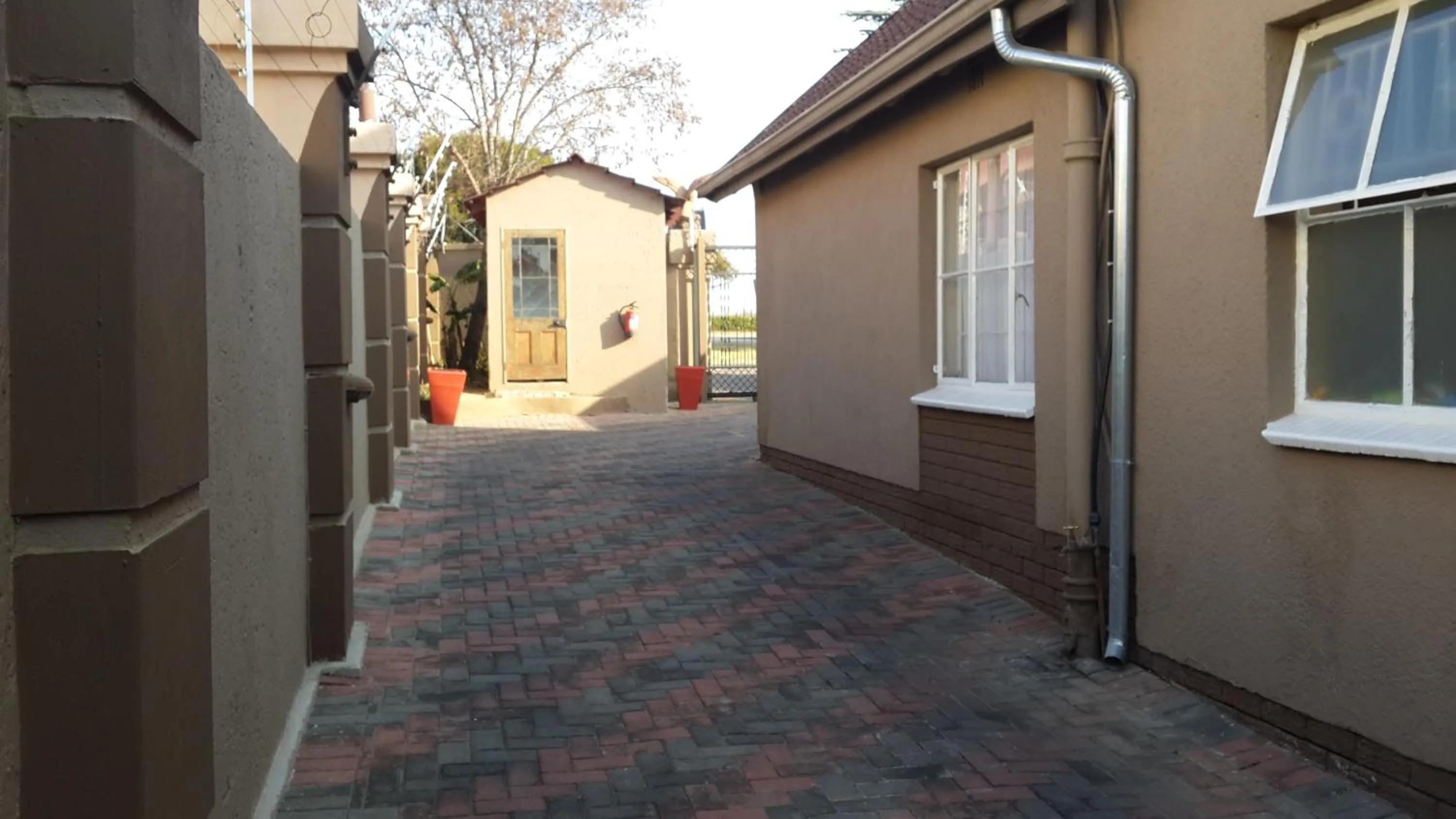 Facade/entrance in African Sky Guest House