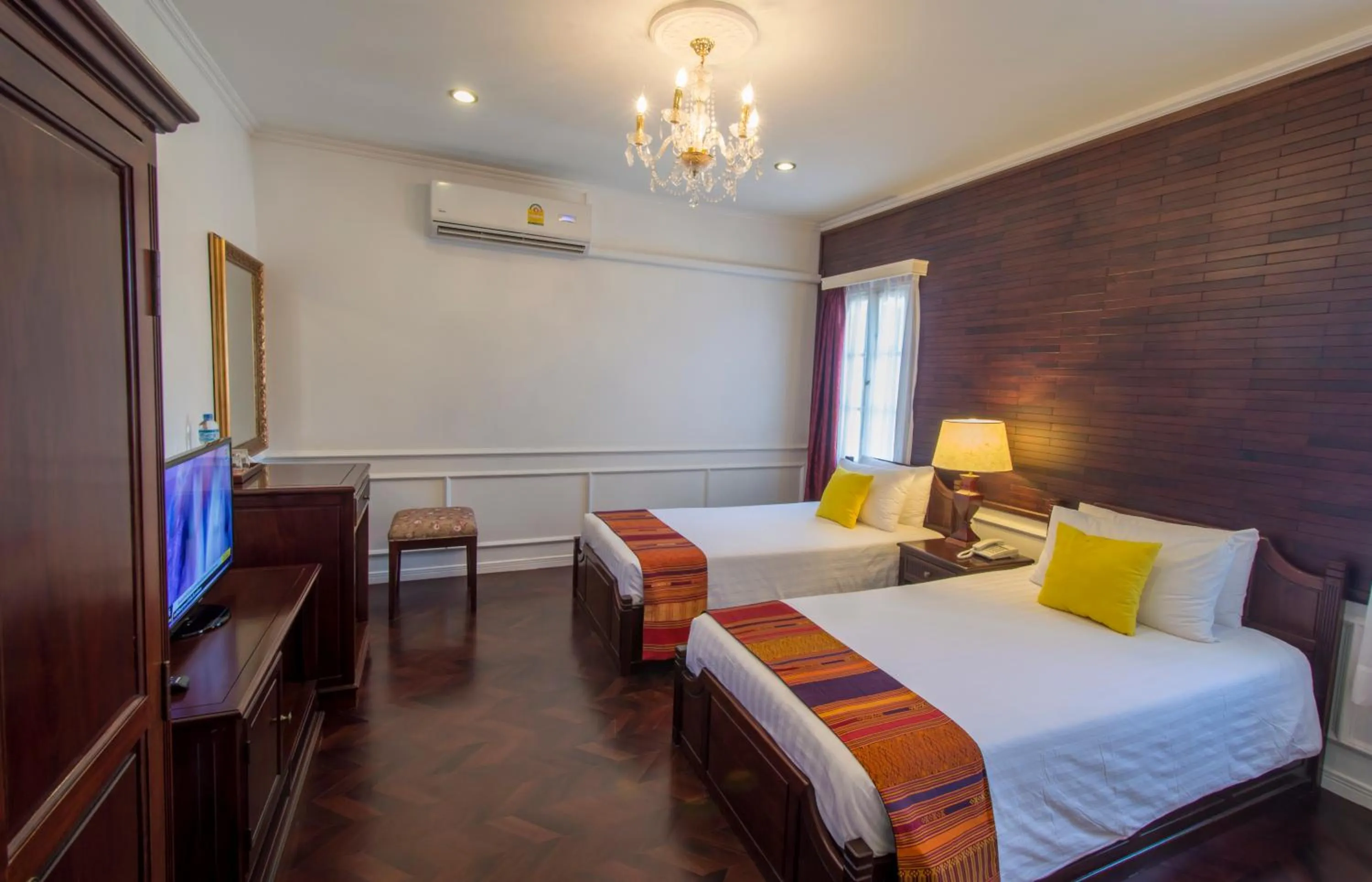 Photo of the whole room, Bed in Le Bouton D'or Boutique Hotel