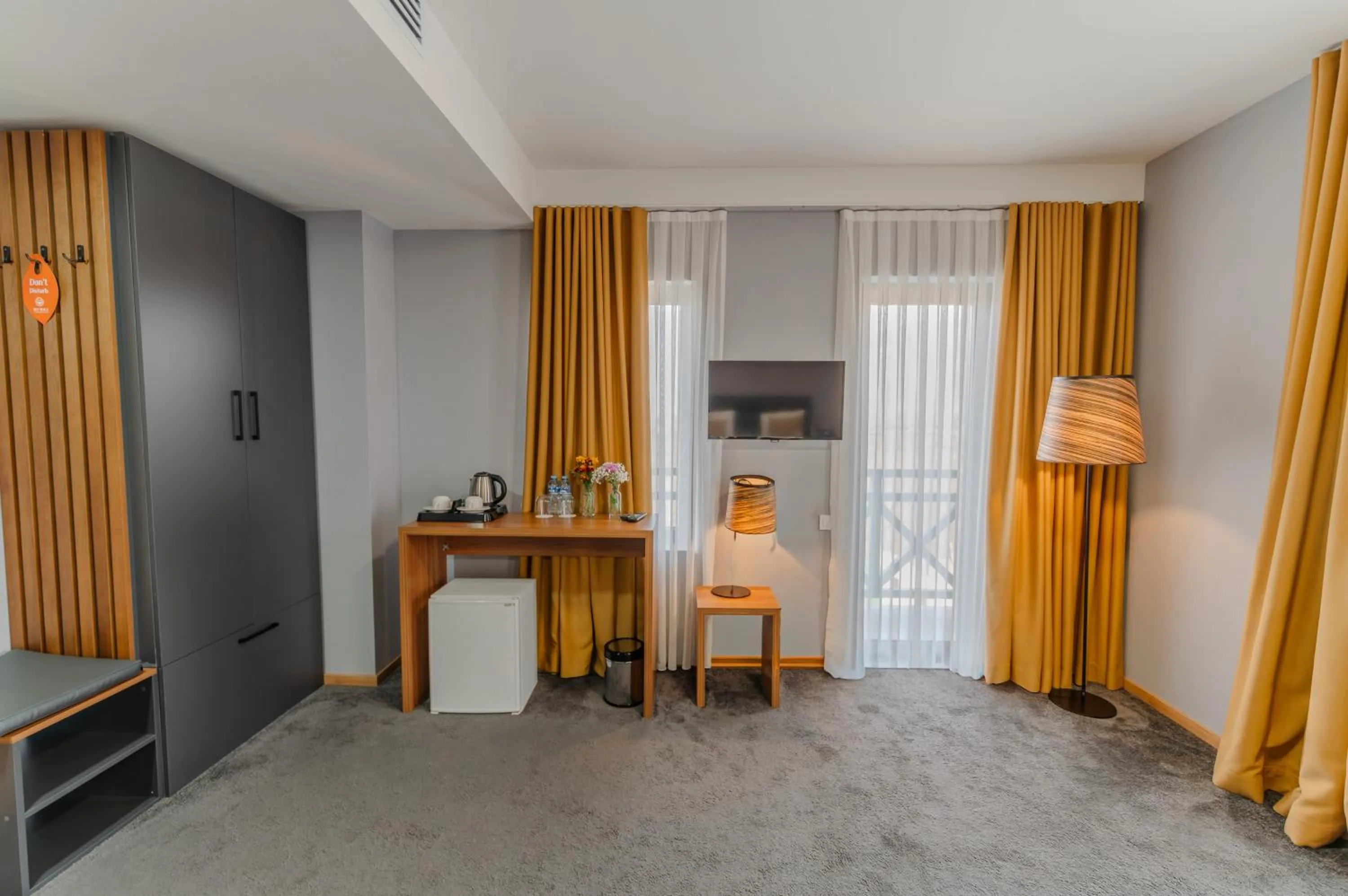 Communal lounge/ TV room in Burki Castle & Cellar