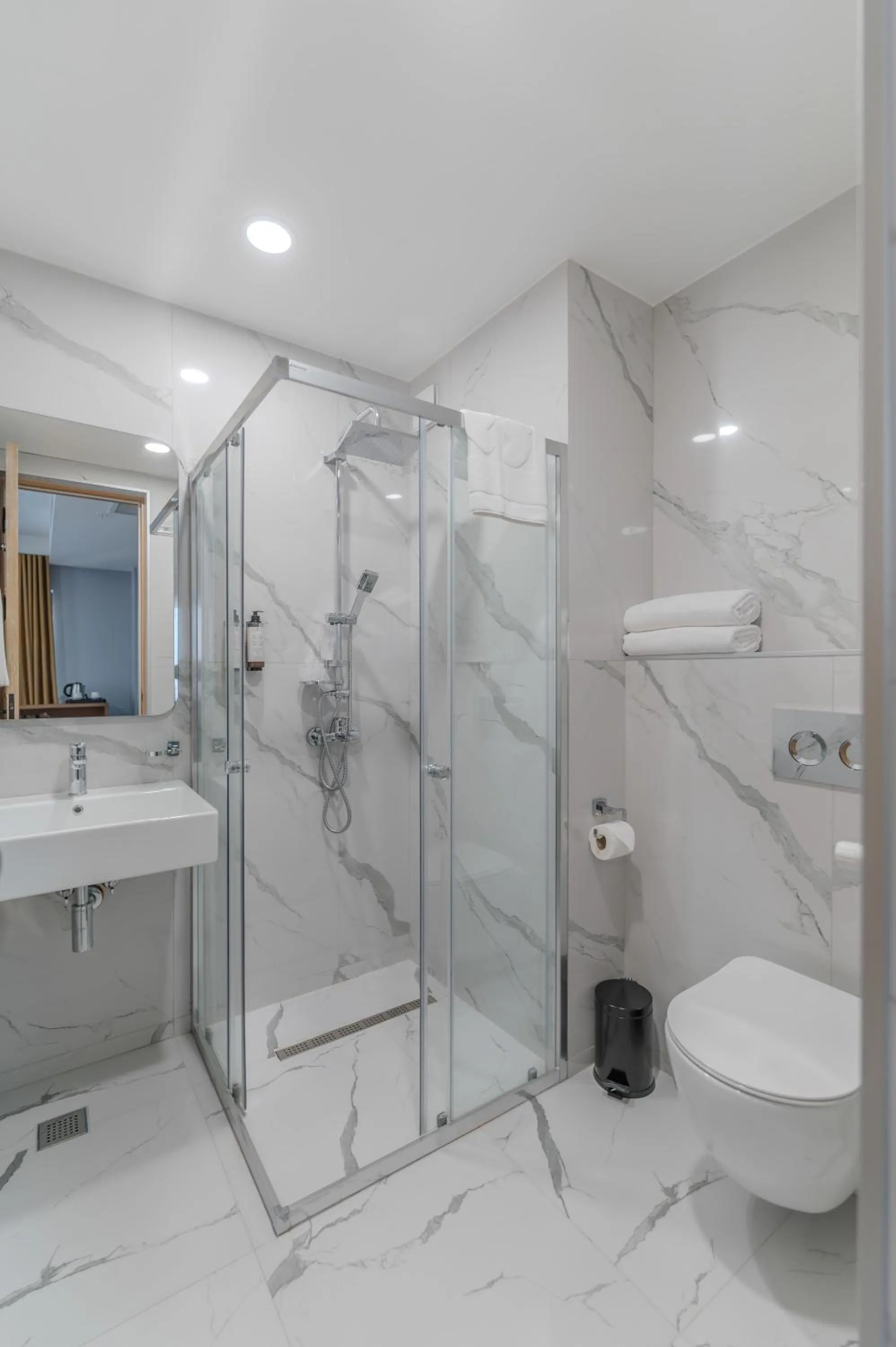 Shower in Burki Castle & Cellar