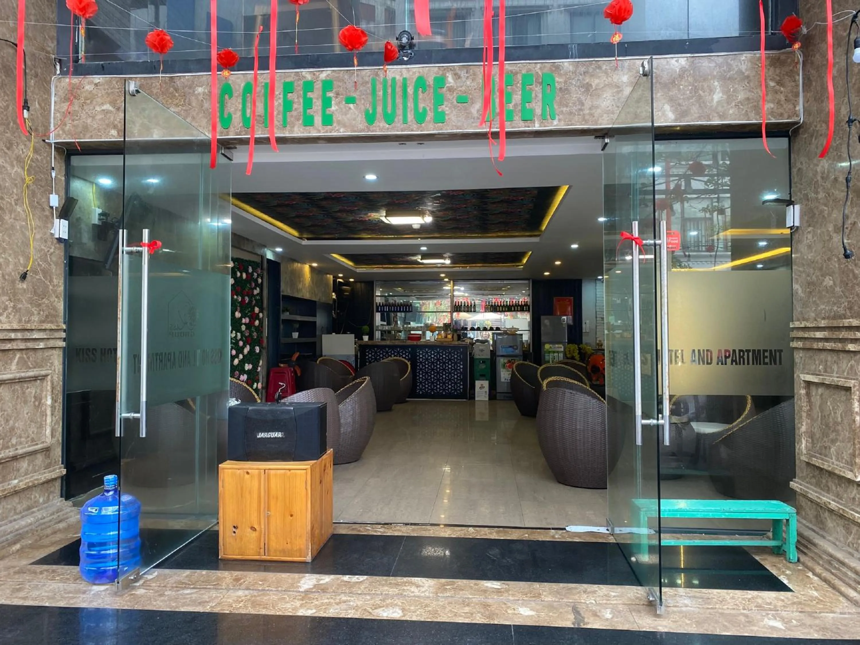 Communal lounge/ TV room in Amis Hotel & Apartment - 50m to My Khe Beach