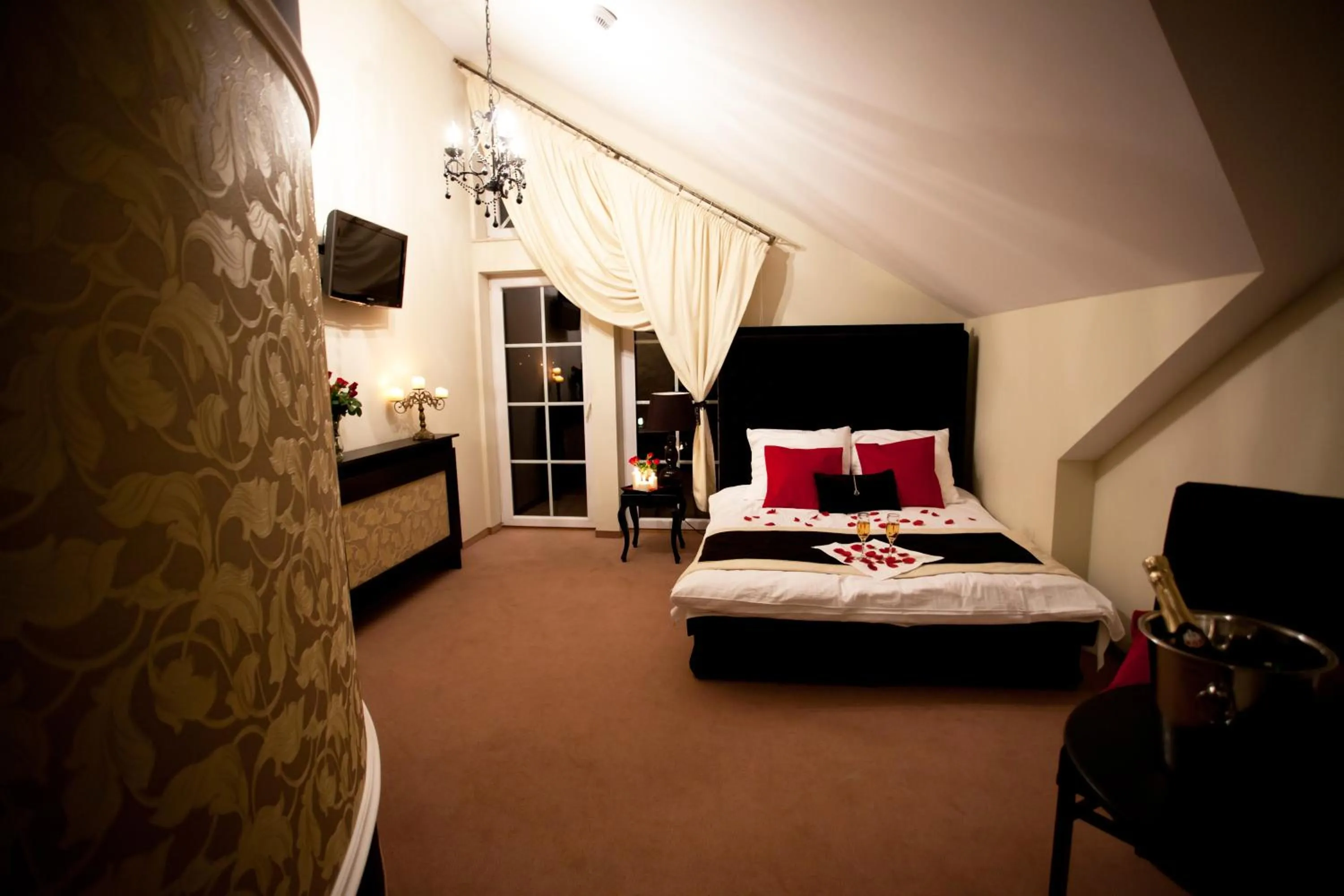 Photo of the whole room, Bed in Dworek Rajska Góra