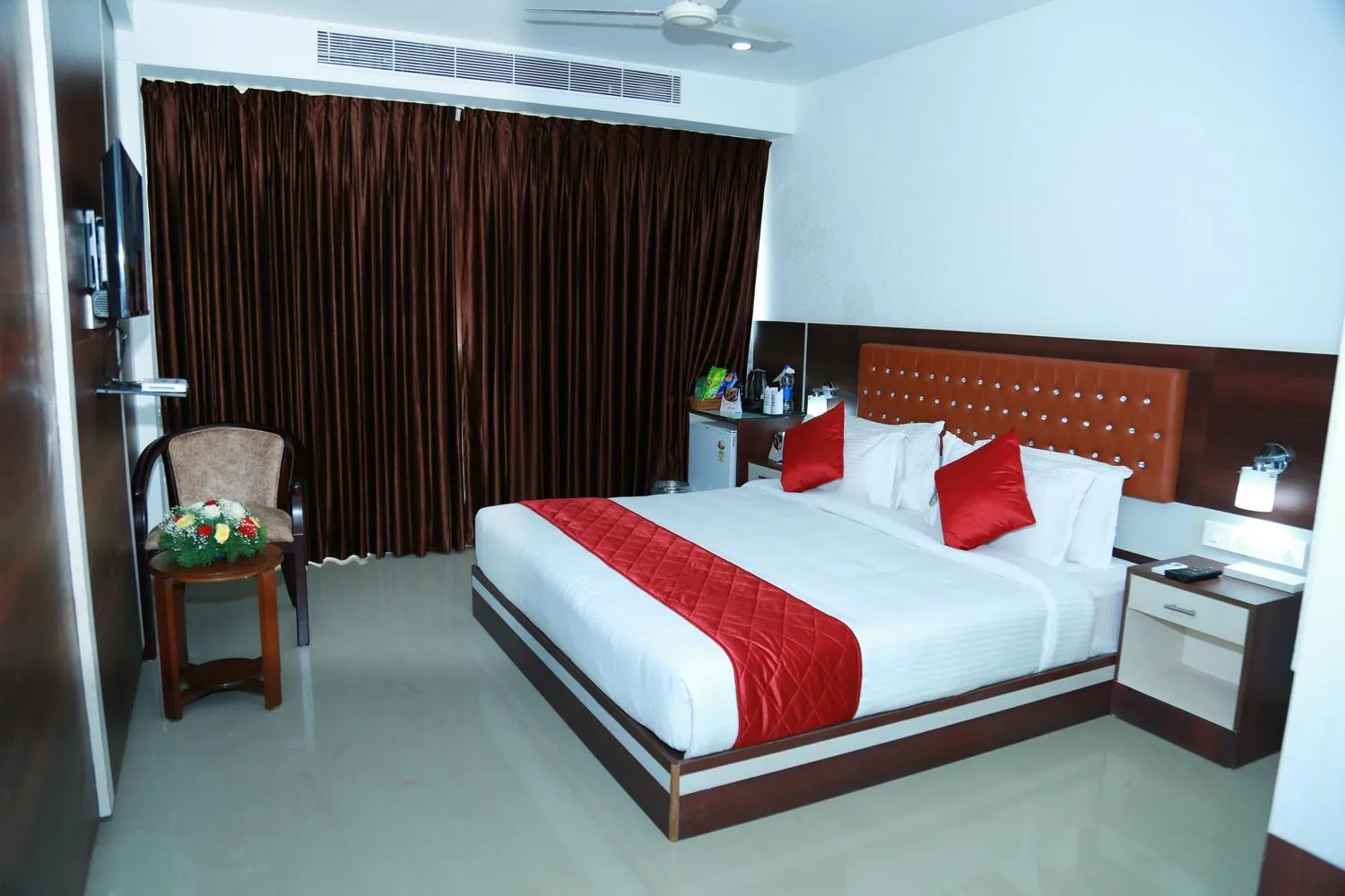 Bed in Hotel Idukki Castle