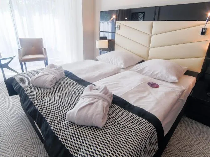 Day, Bed in Diune Apartment