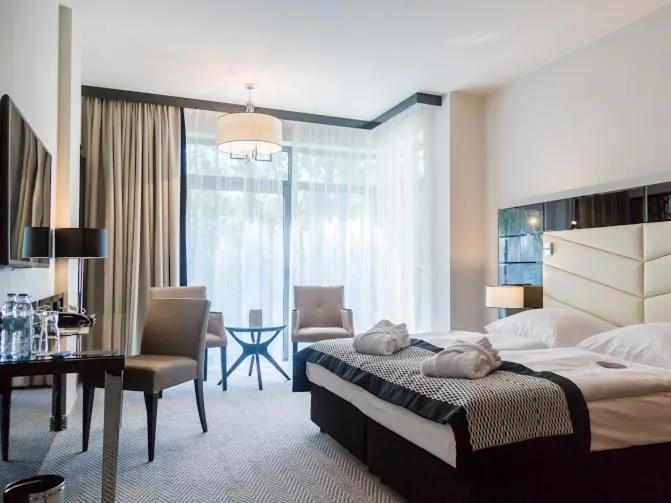 Day, Bed in Diune Apartment