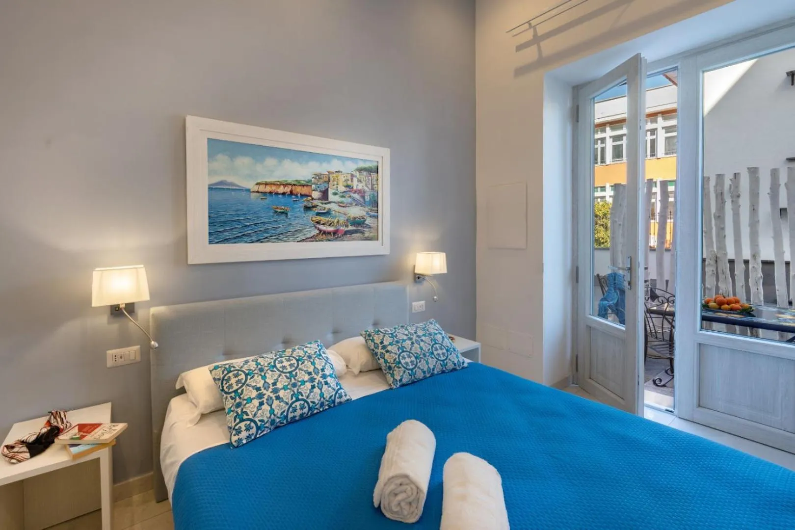 Bed in Villa Emanuel White