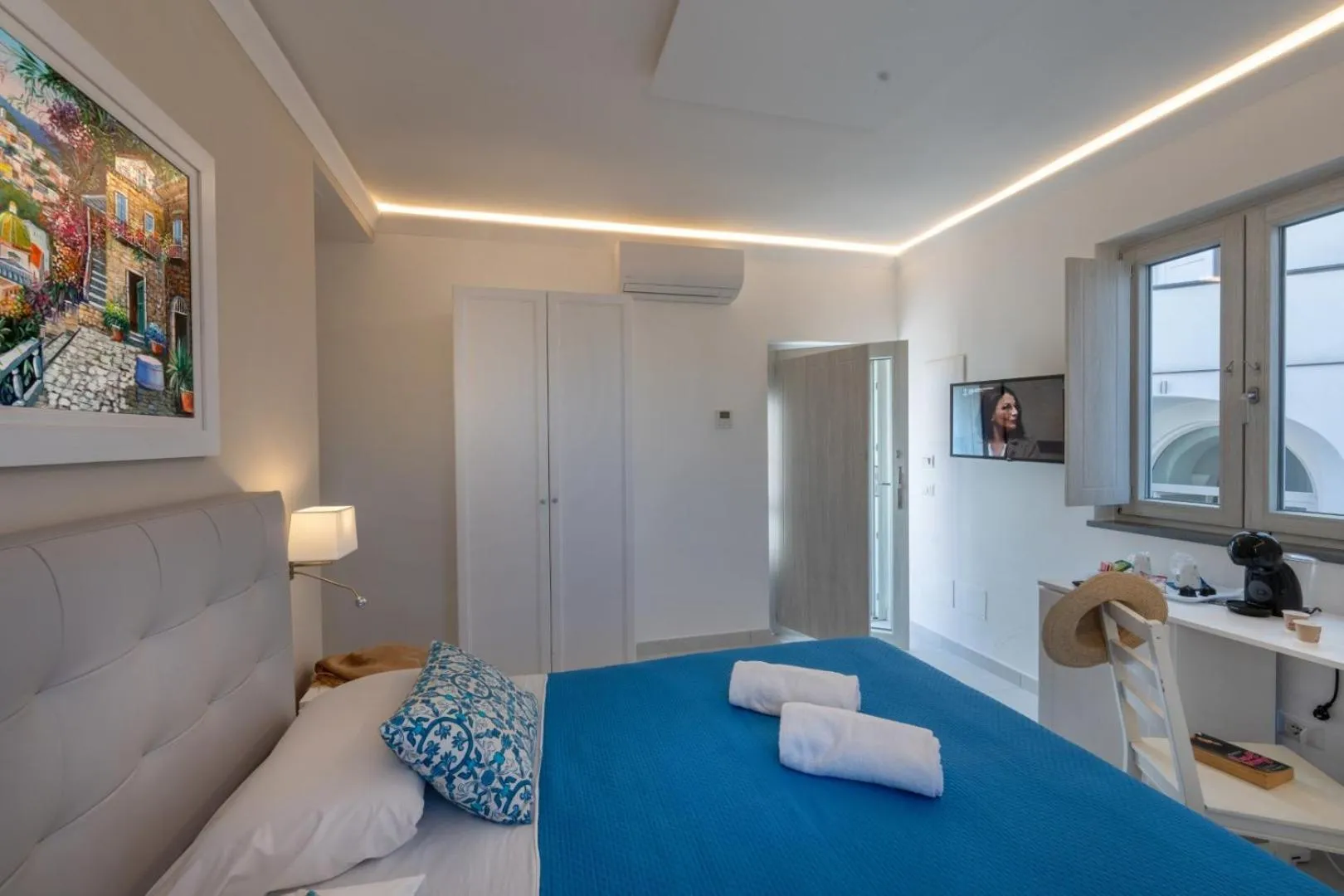 Bed in Villa Emanuel White