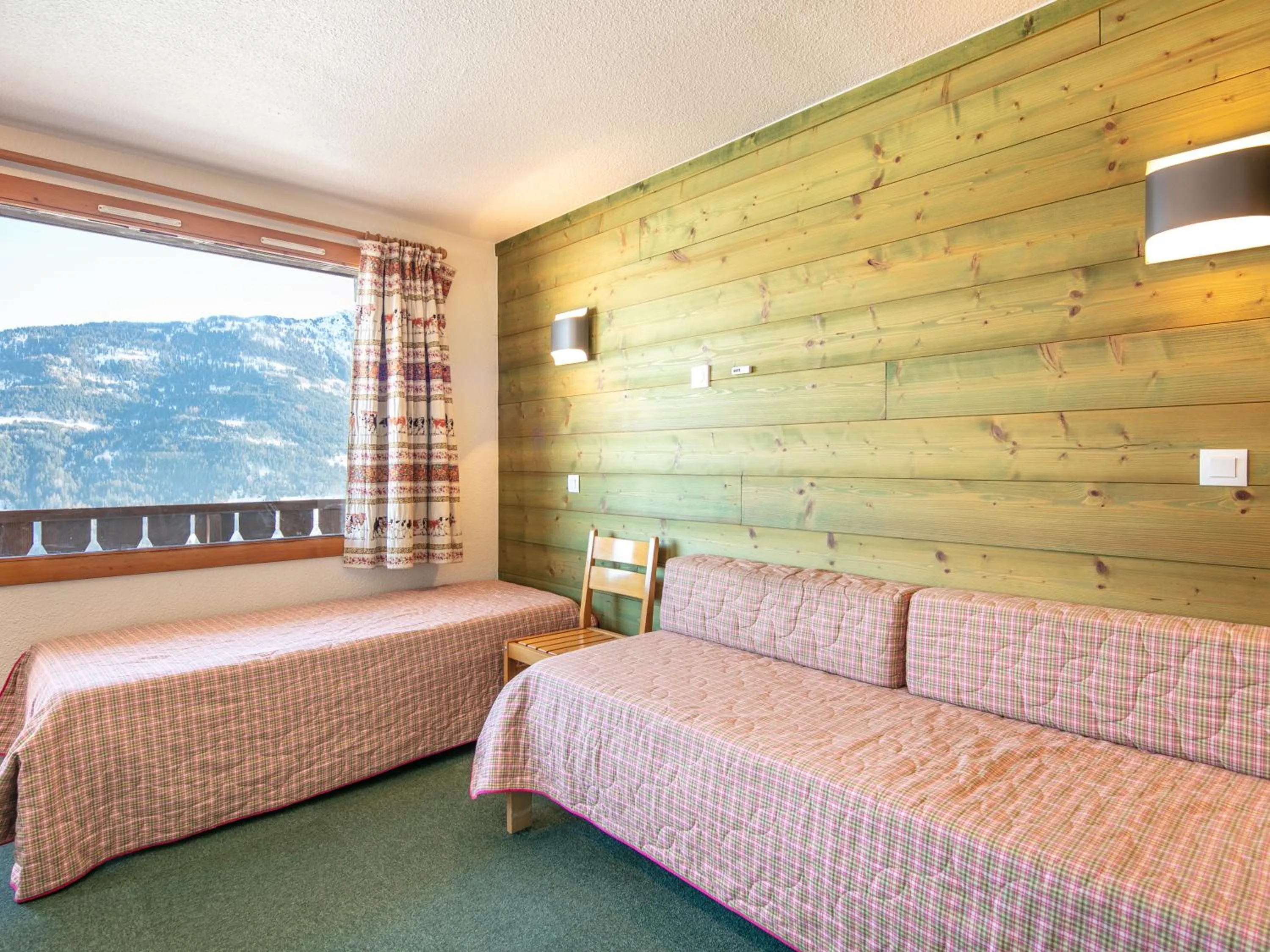 Living room, Bed in Vacancéole - Résidence Le Sappey - Doucy