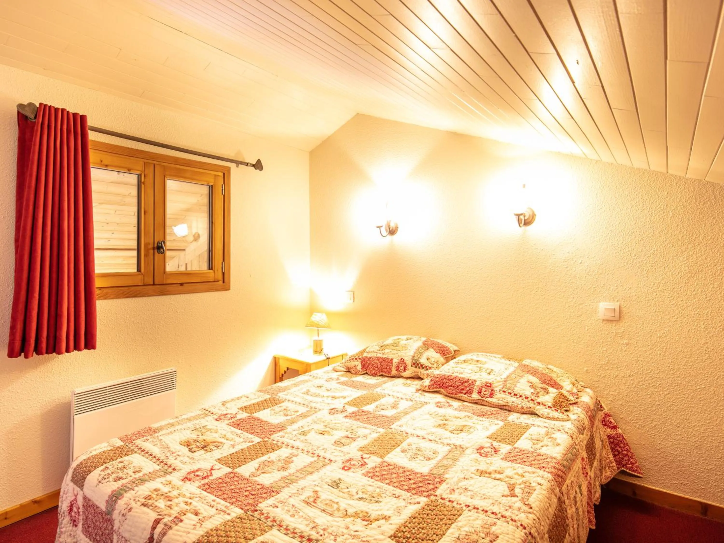 Bedroom, Bed in Vacancéole - Résidence Le Sappey - Doucy