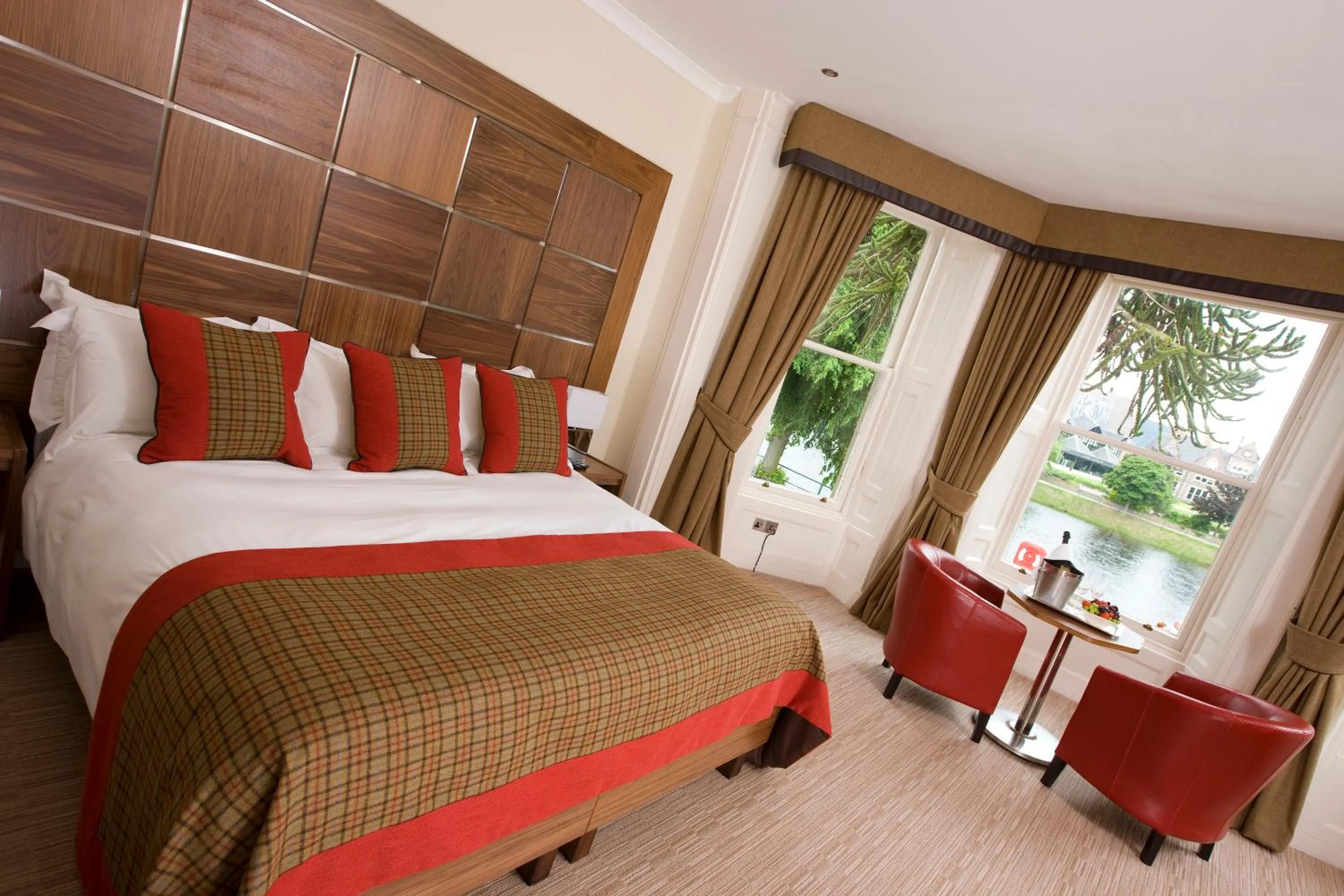 Bedroom, Bed in The Glenmoriston Townhouse Hotel