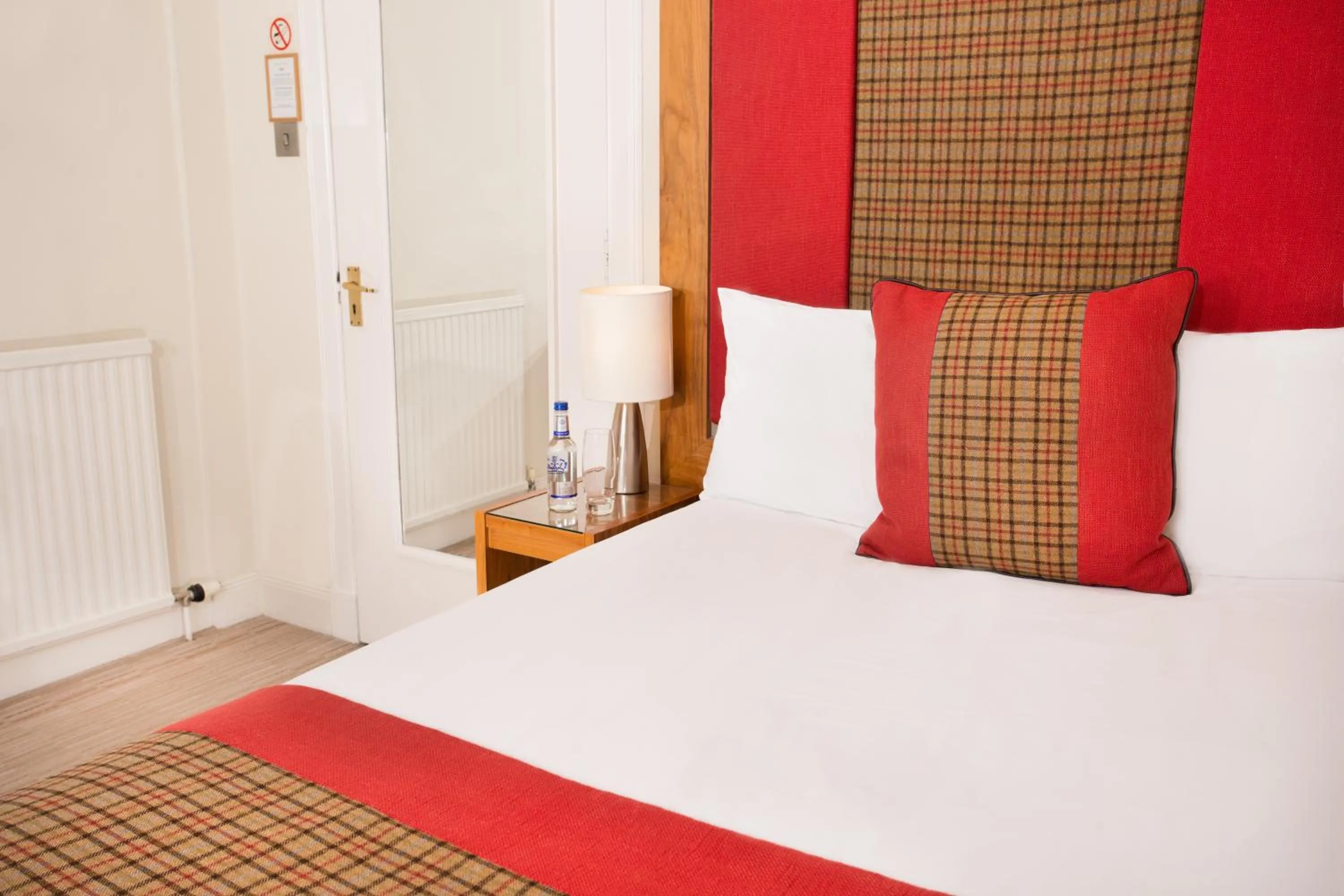 Bedroom, Bed in The Glenmoriston Townhouse Hotel