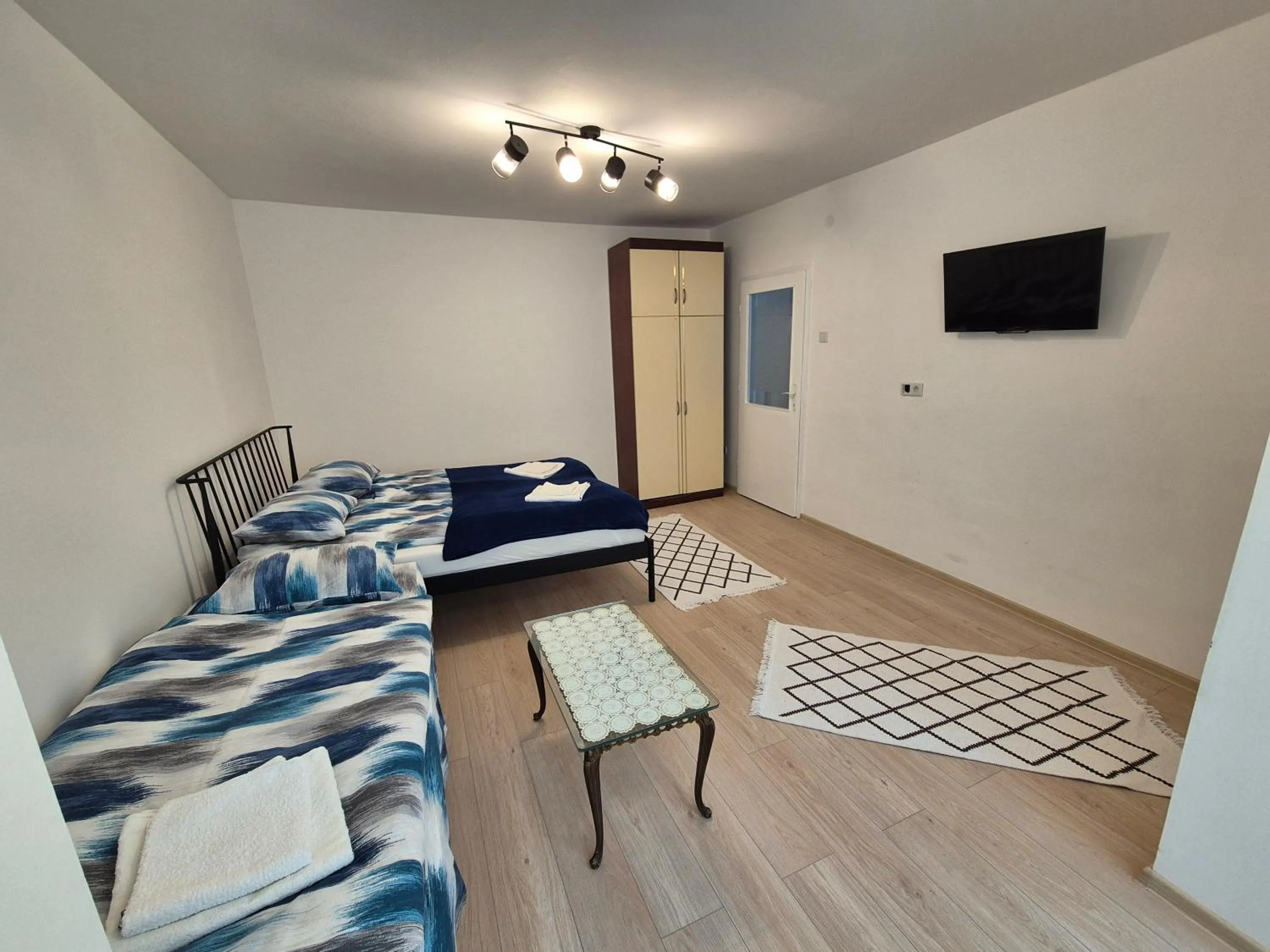 Living room, Bed in Old Town Residence - Free parking