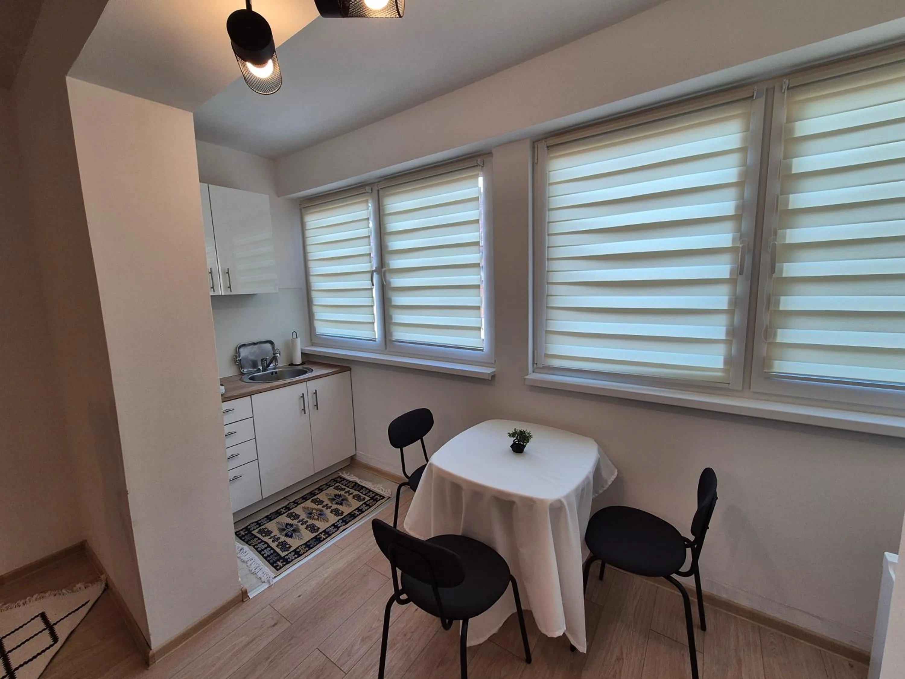 Dining area in Old Town Residence - Free parking