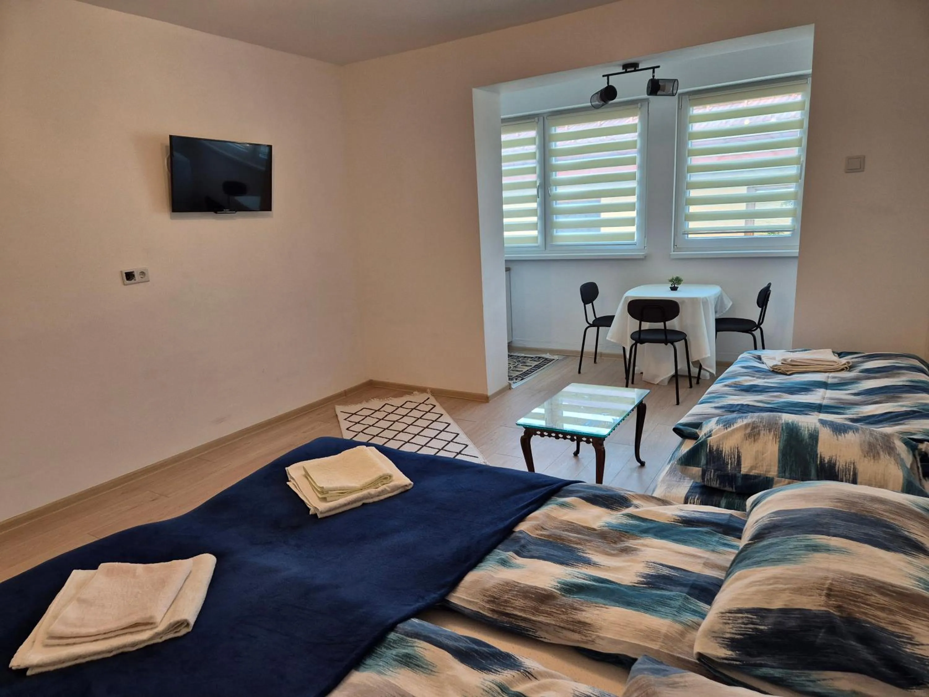 Living room, Bed in Old Town Residence - Free parking