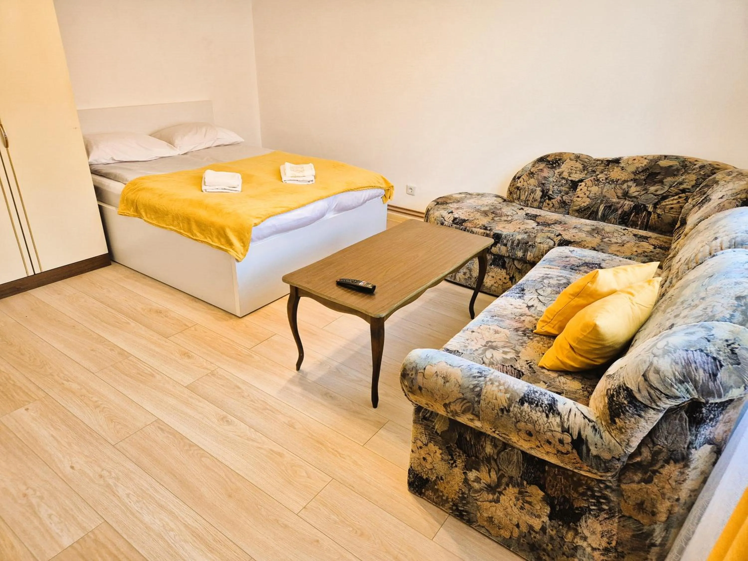 Living room, Bed in Old Town Residence - Free parking