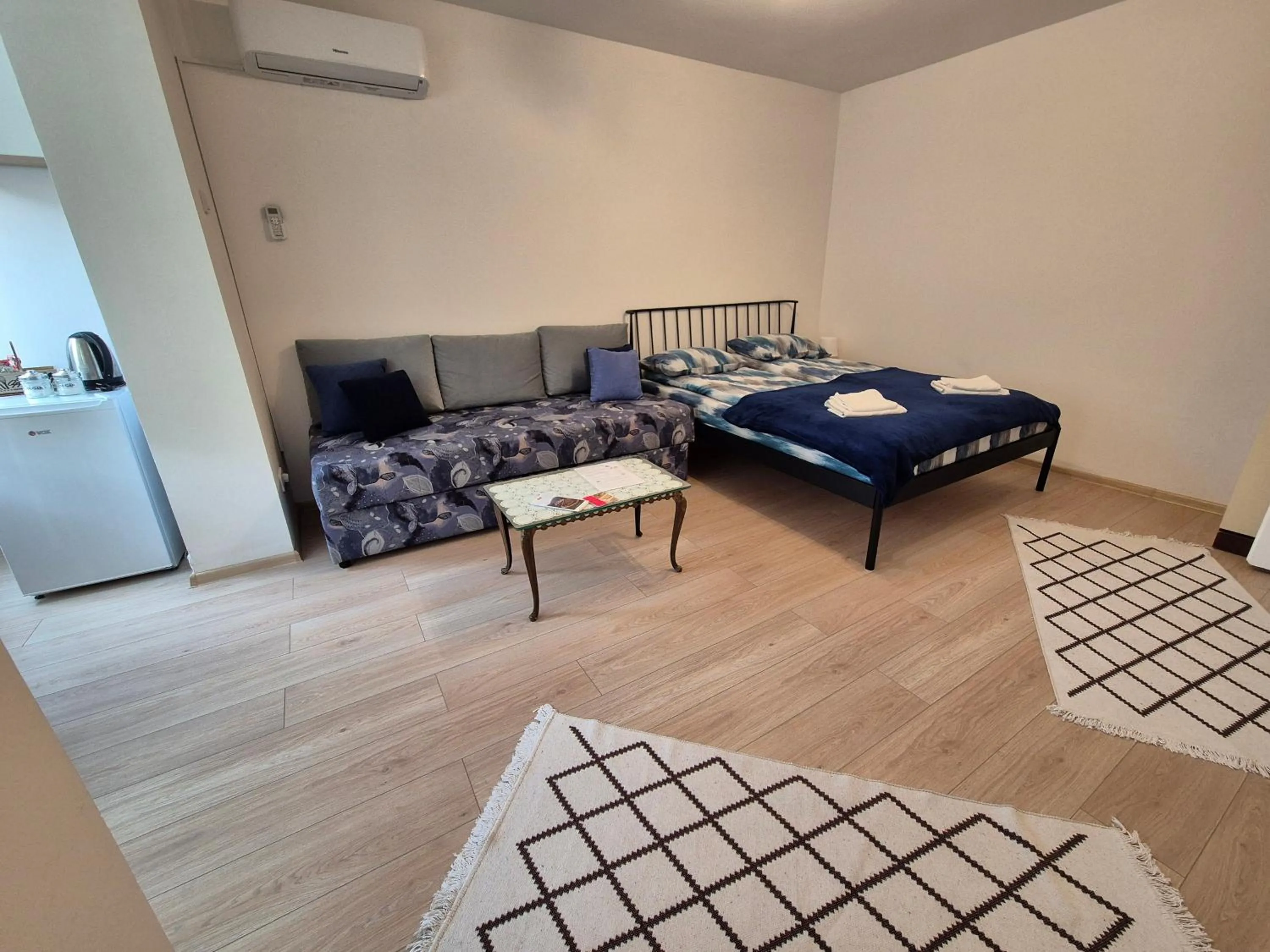 Living room, Bed in Old Town Residence - Free parking