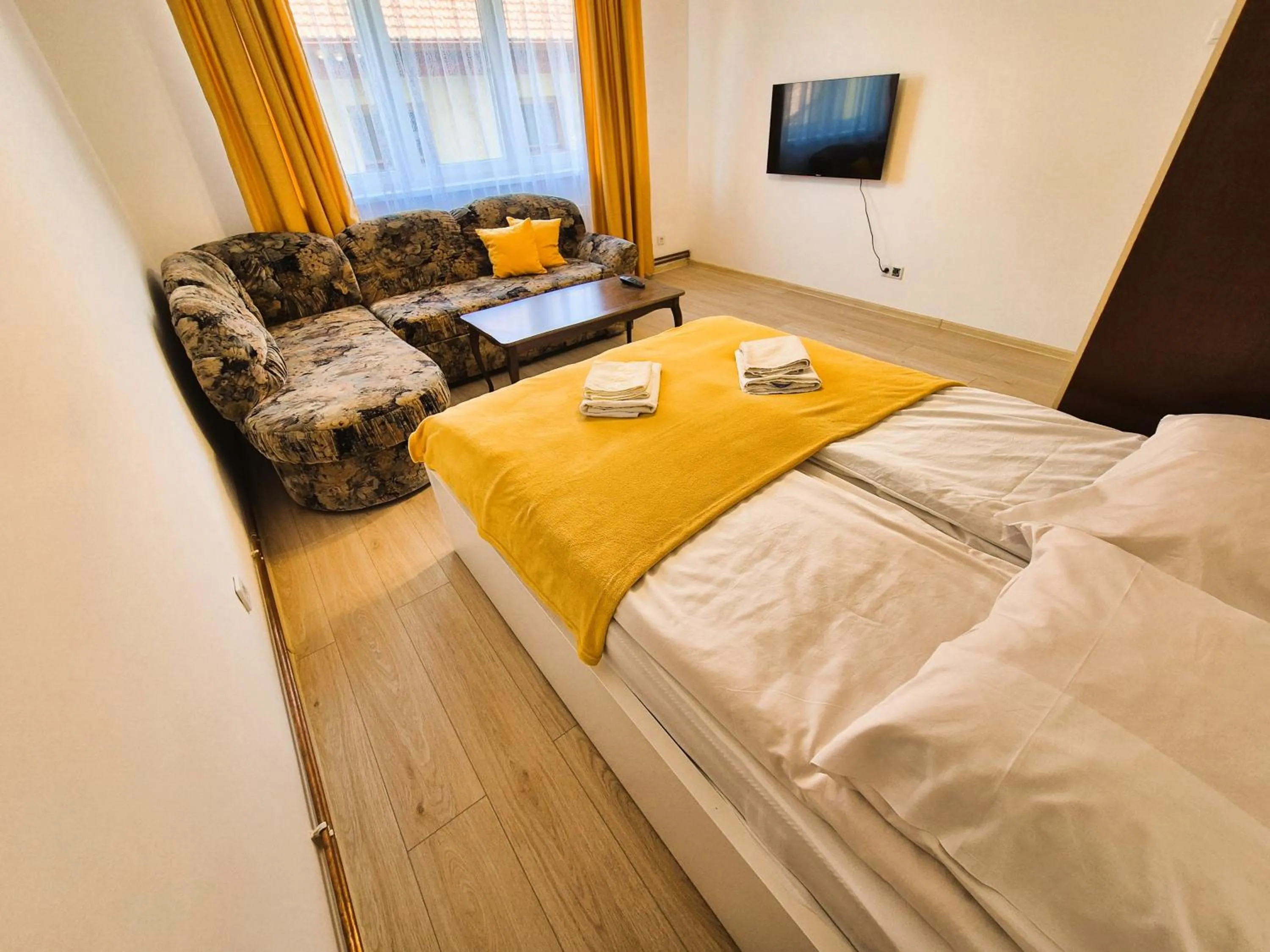 Living room, Bed in Old Town Residence - Free parking