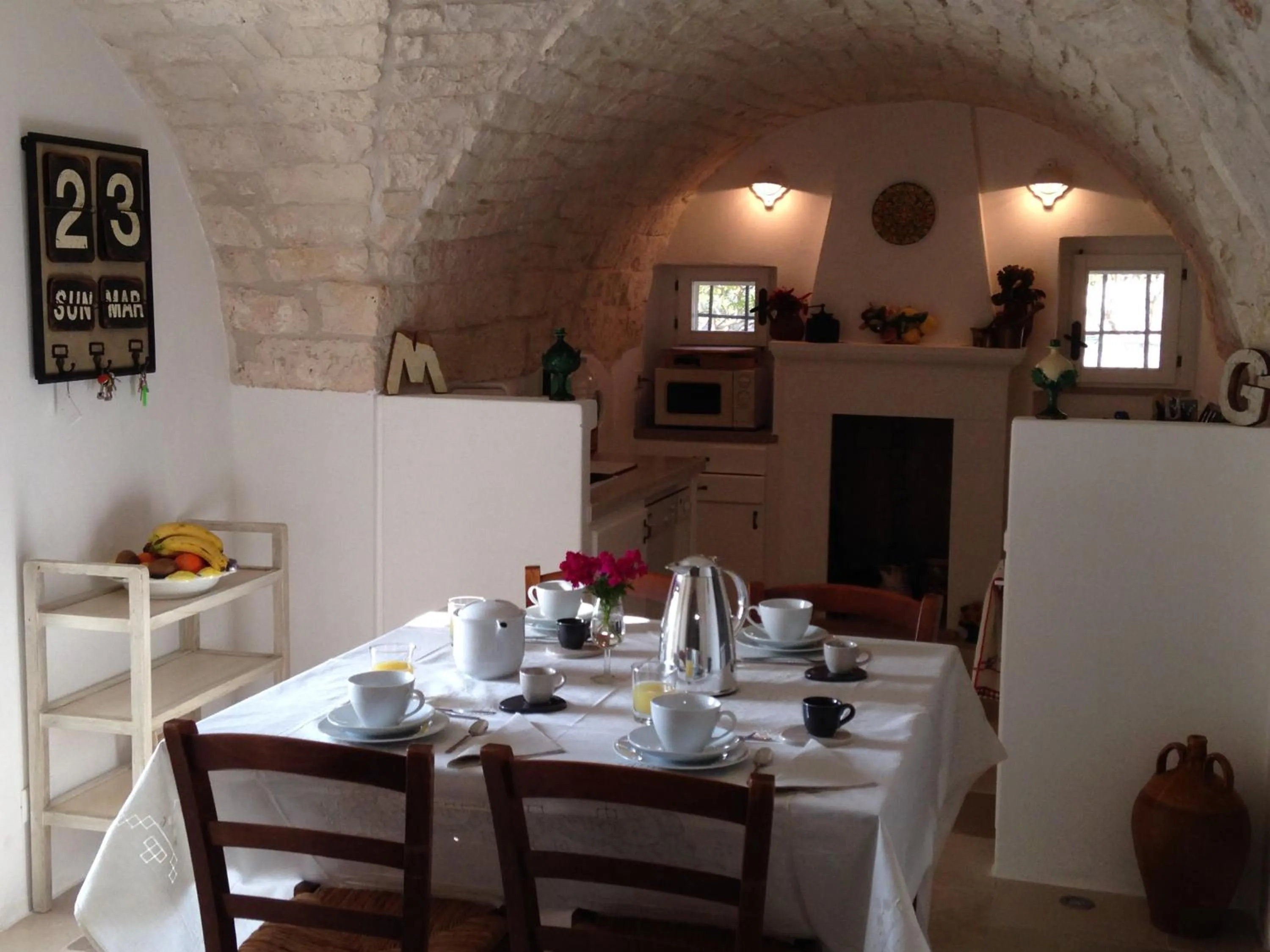 Communal kitchen in La Vecchia Tabaccheria B&B