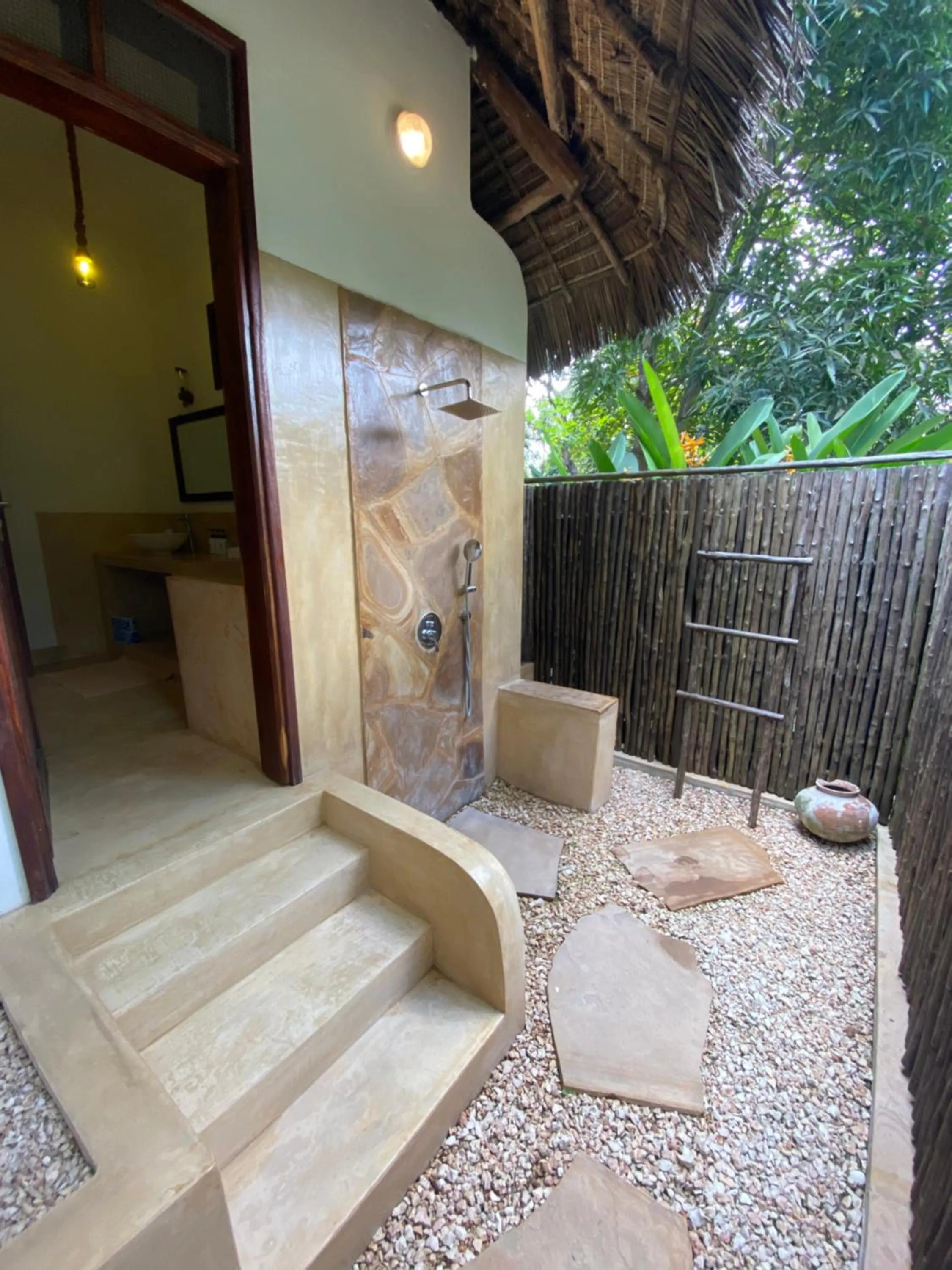 Shower in Mangrove Lodge