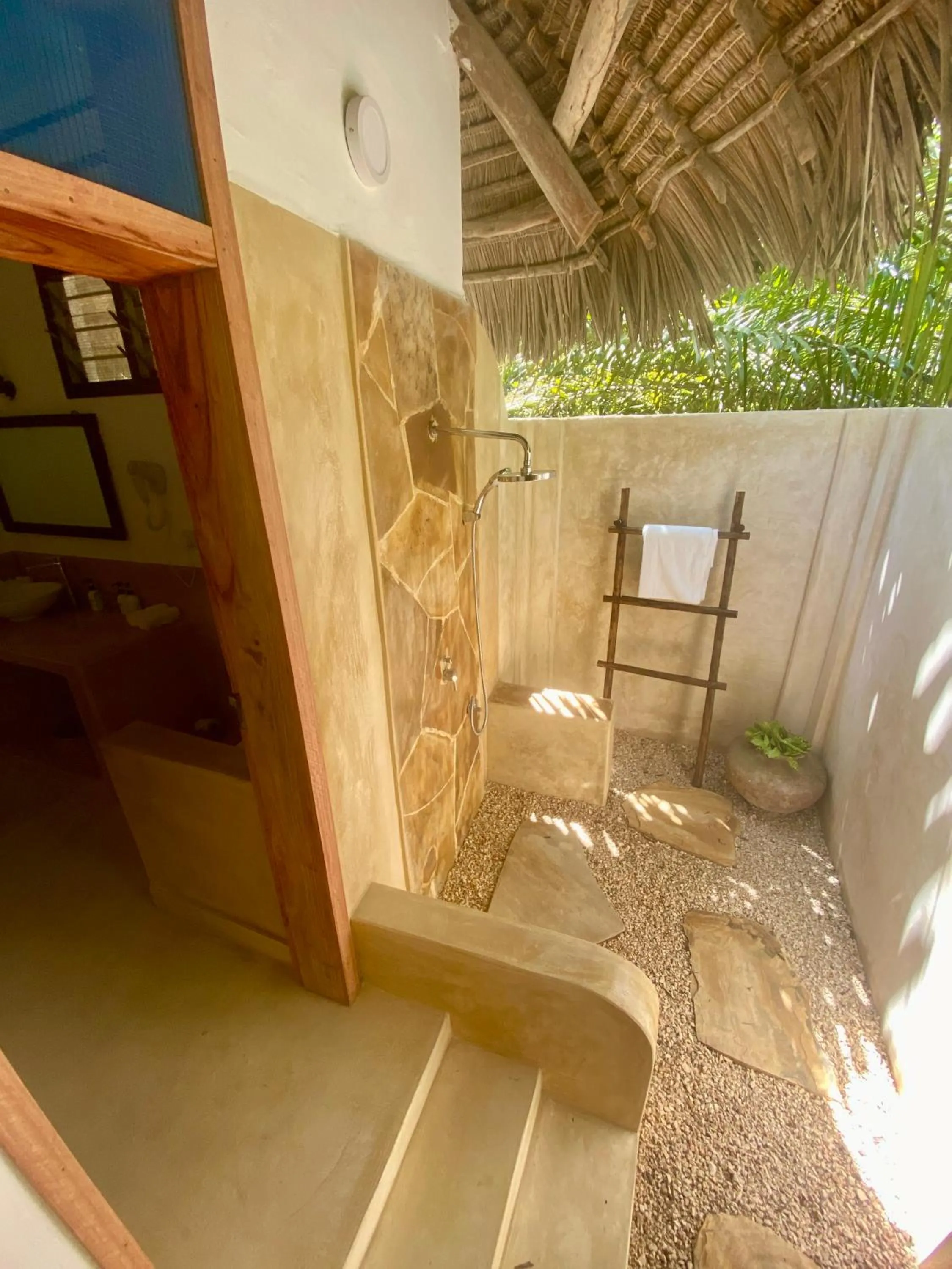 Shower in Mangrove Lodge
