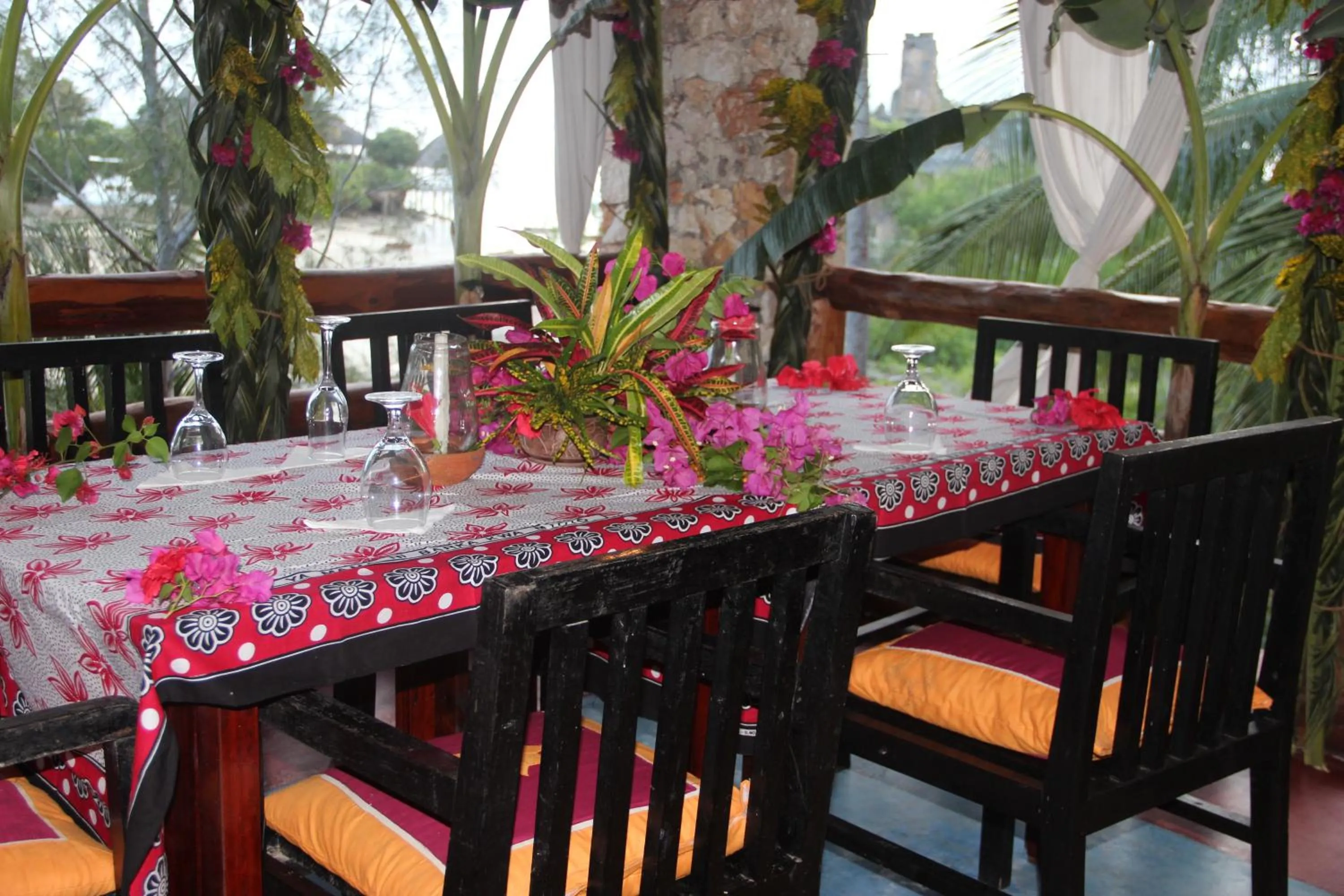 Restaurant/places to eat in Mangrove Lodge