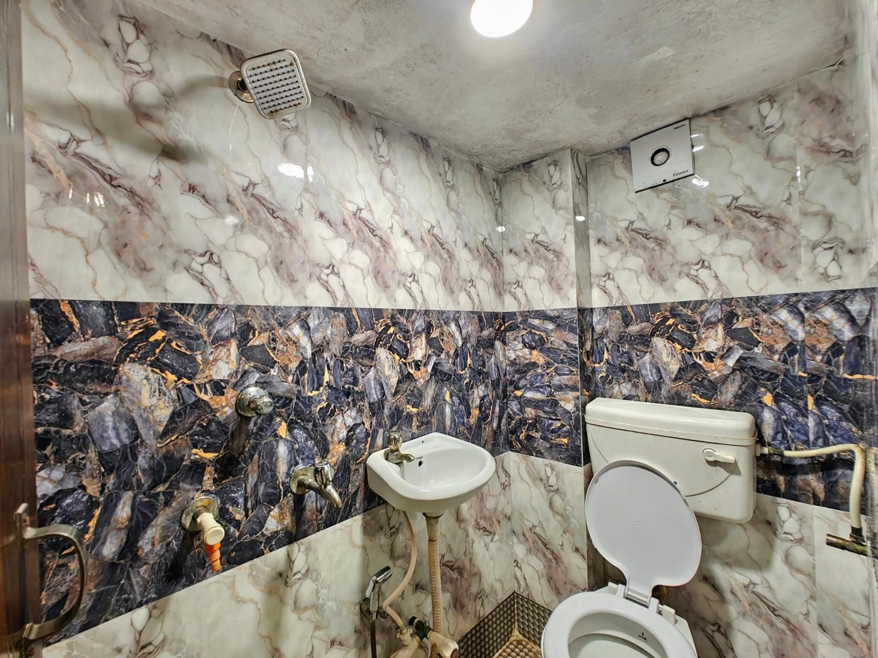 Toilet in Hotel Shikhar Inn