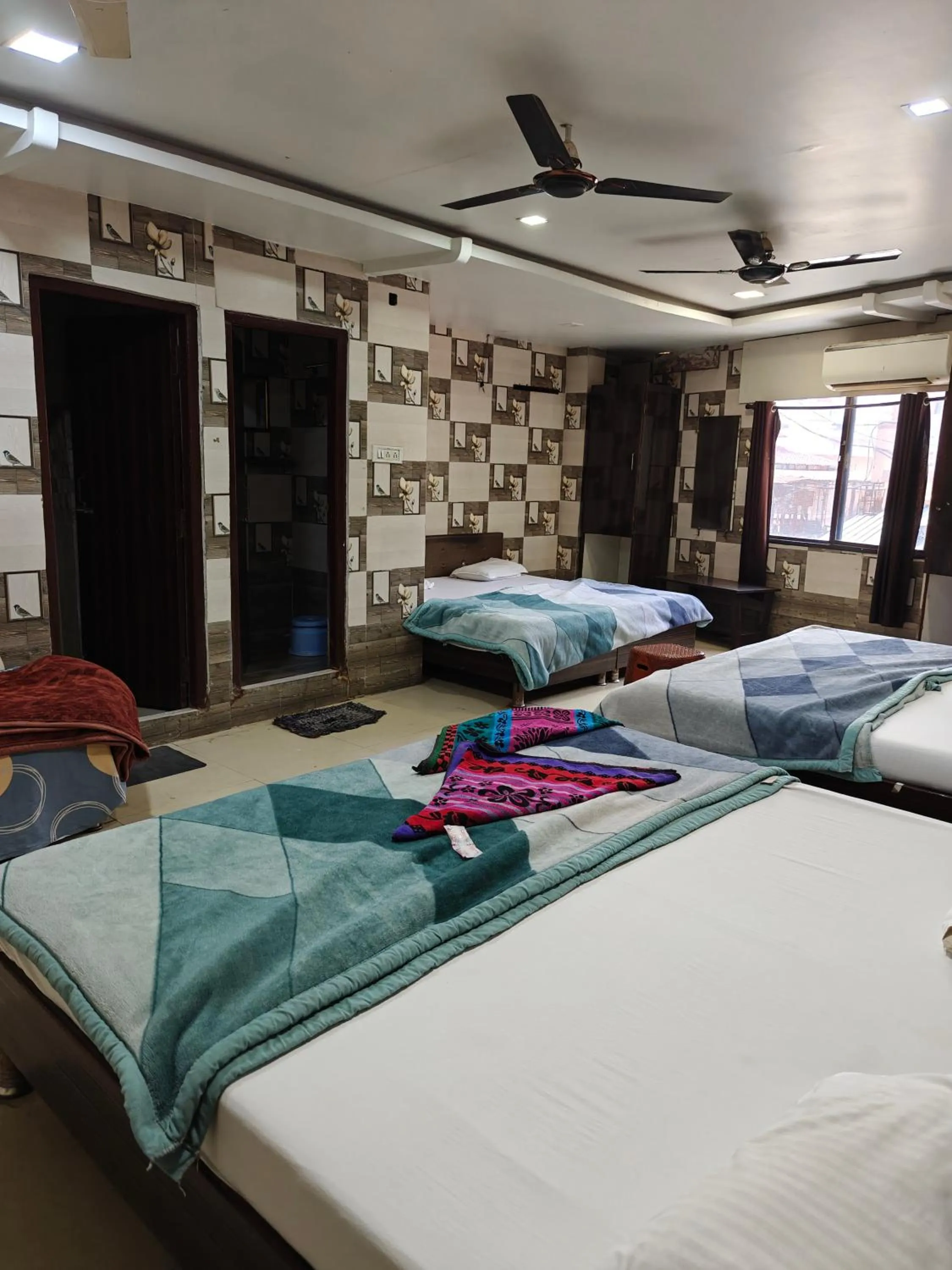 Property building, Bed in Hotel Shikhar Inn