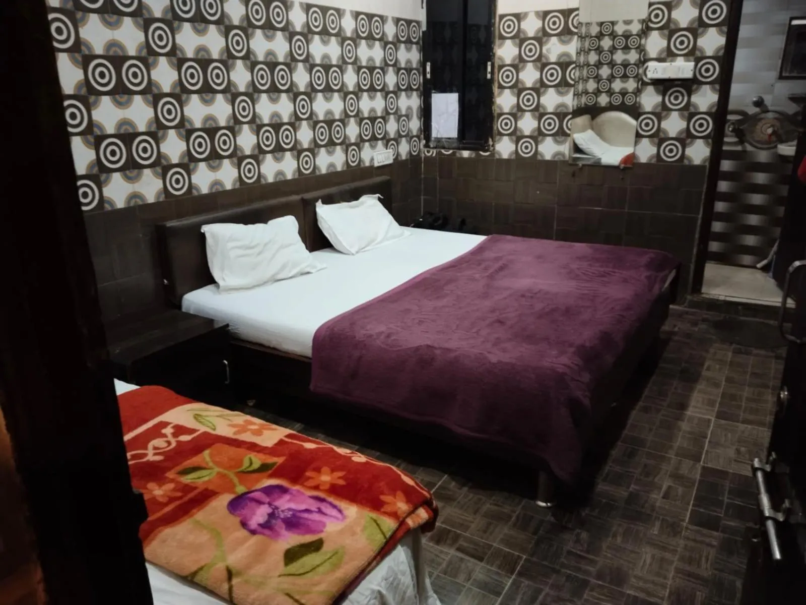 Property building, Bed in Hotel Shikhar Inn