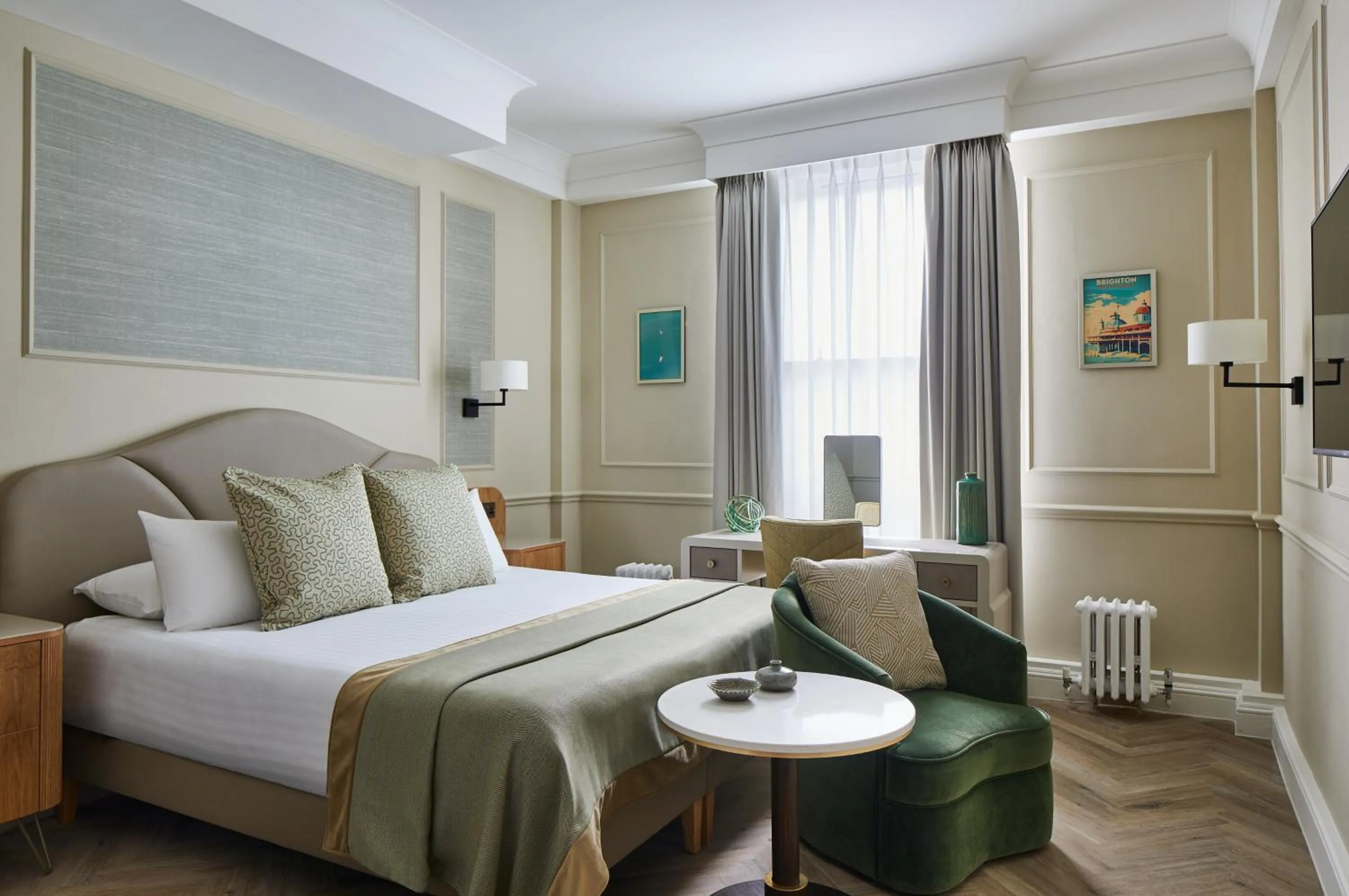 Photo of the whole room, Bed in The Grand Brighton