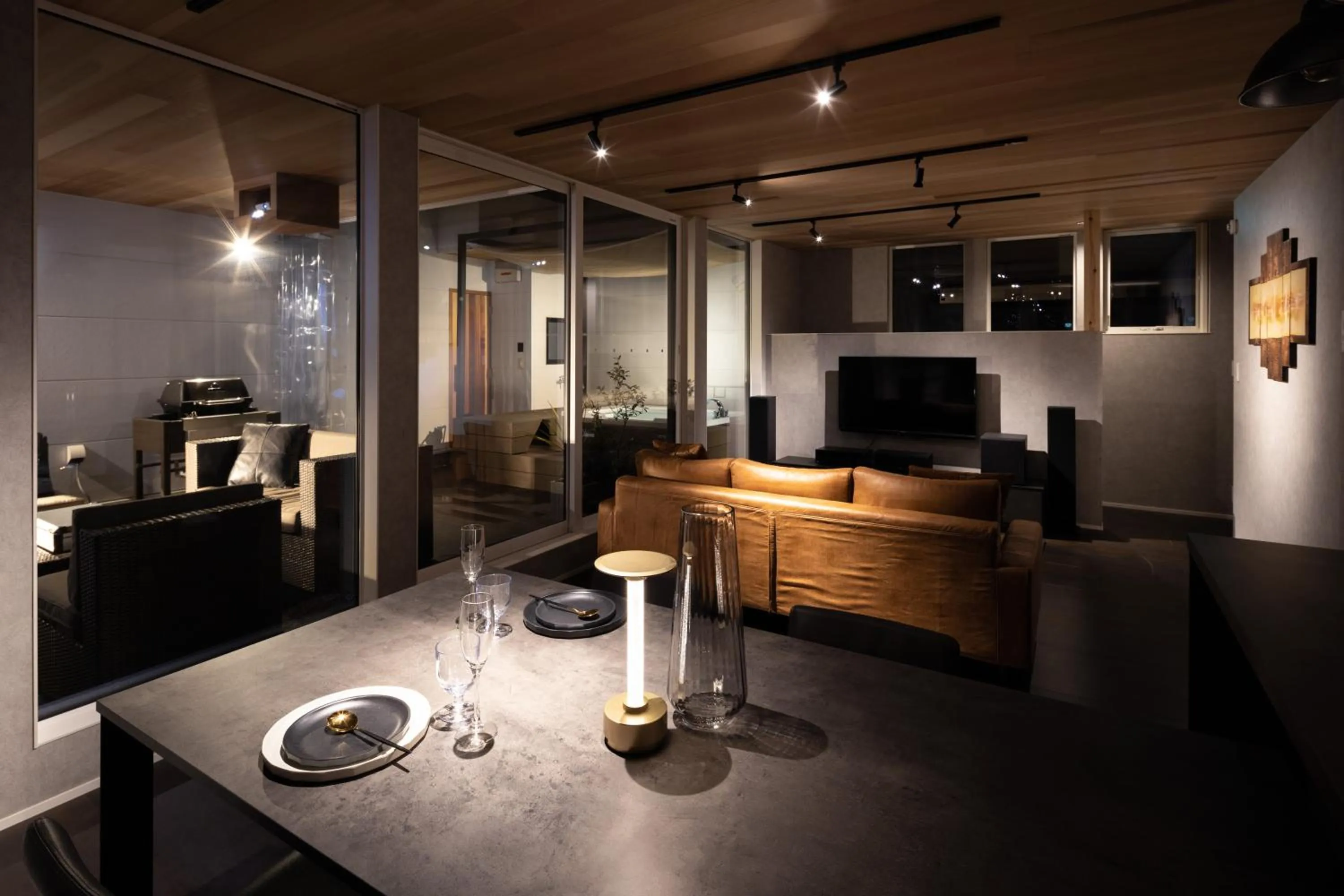 Communal lounge/ TV room in villa vacances hamanako