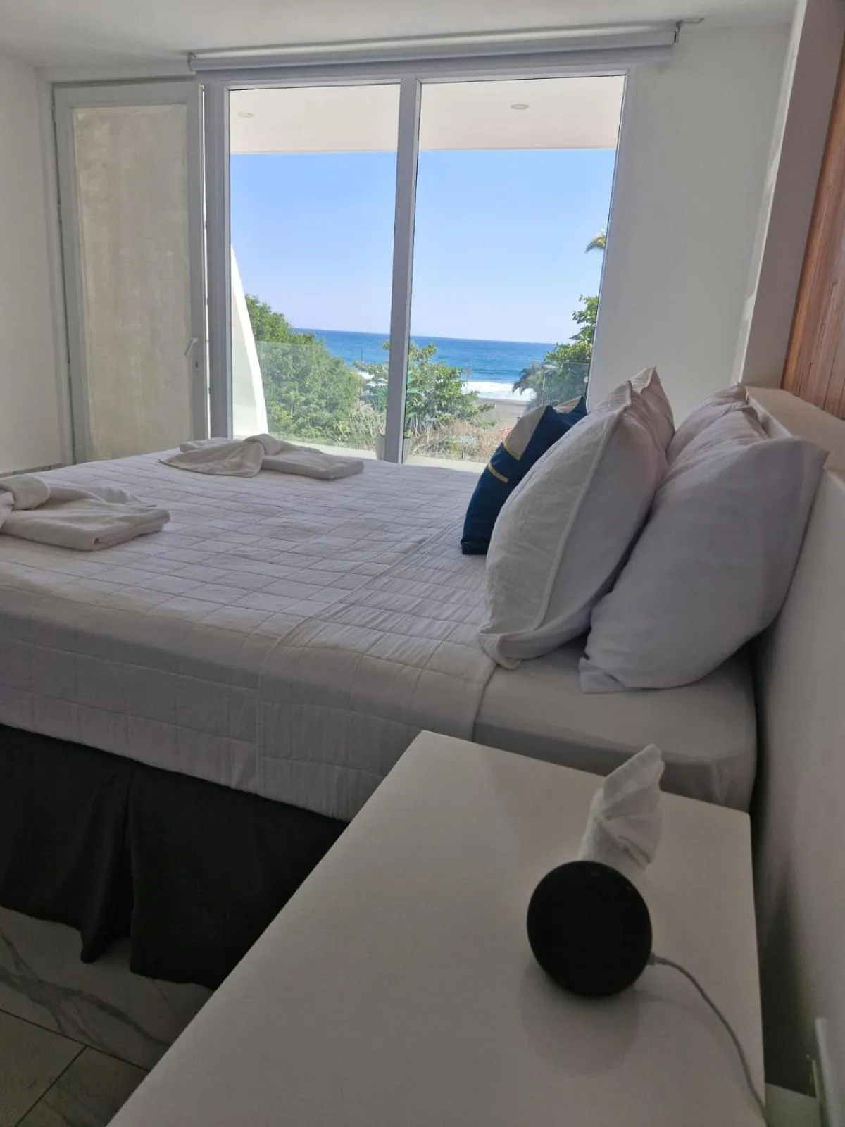 Photo of the whole room, Bed in The Views Resort