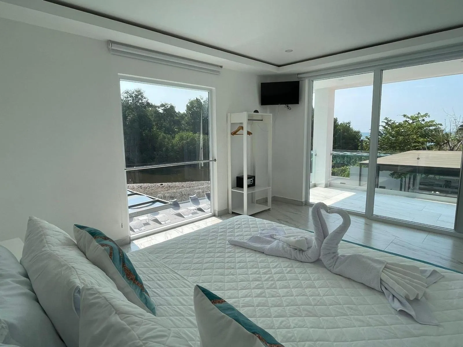 Photo of the whole room, Bed in The Views Resort