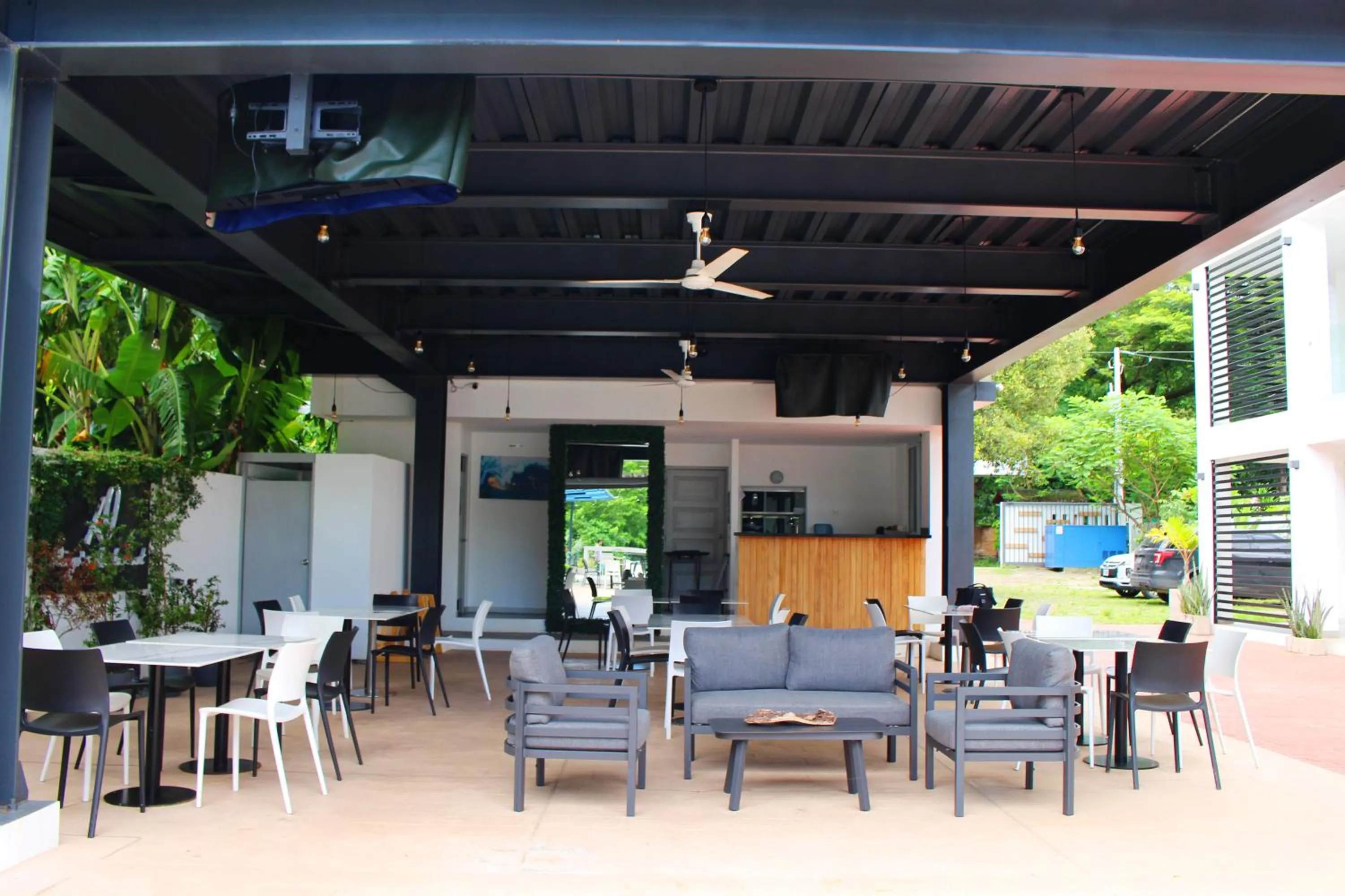 Restaurant/places to eat in The Views Resort