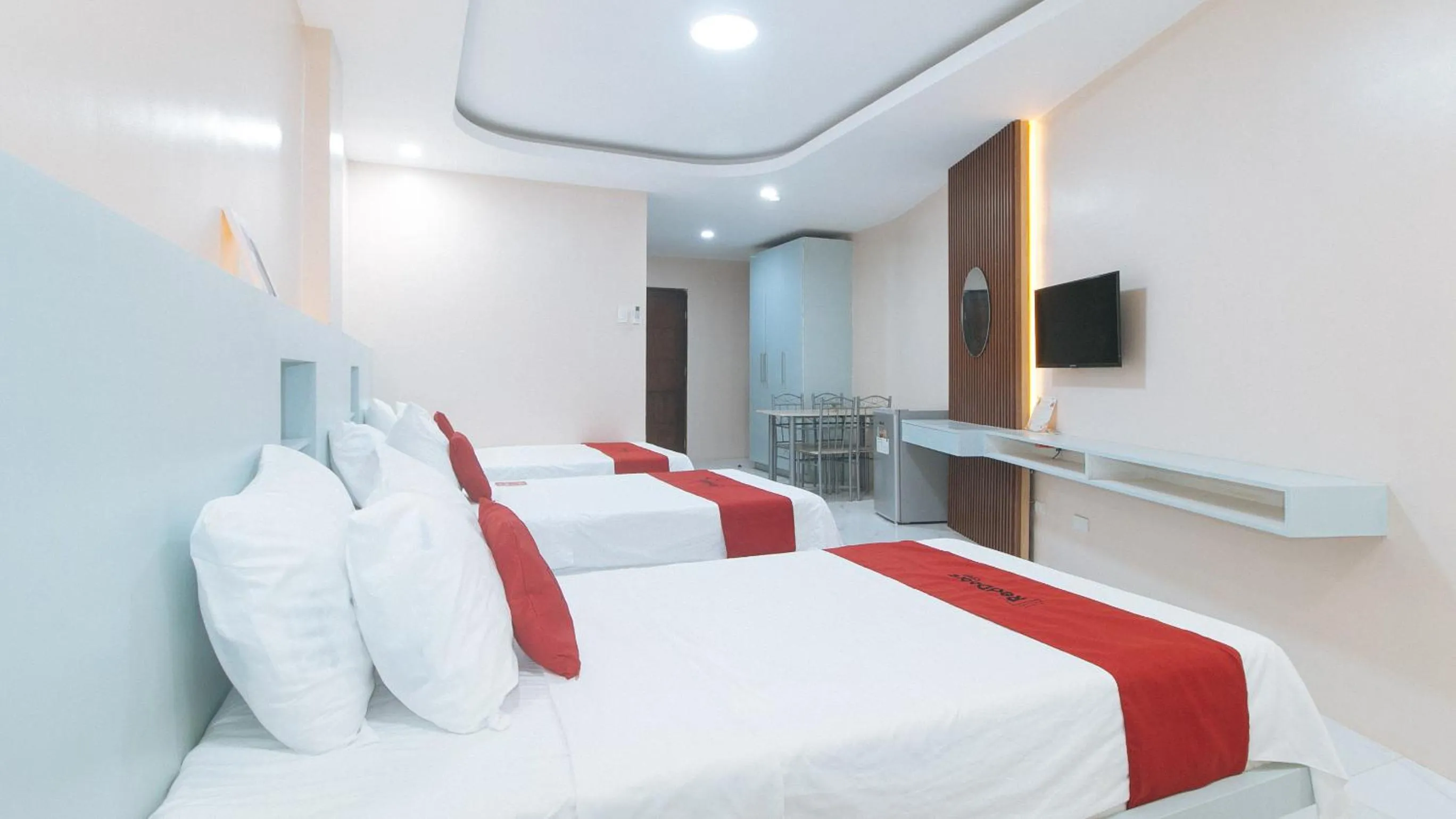 Bed in RedDoorz at Happy Stay Apartelle