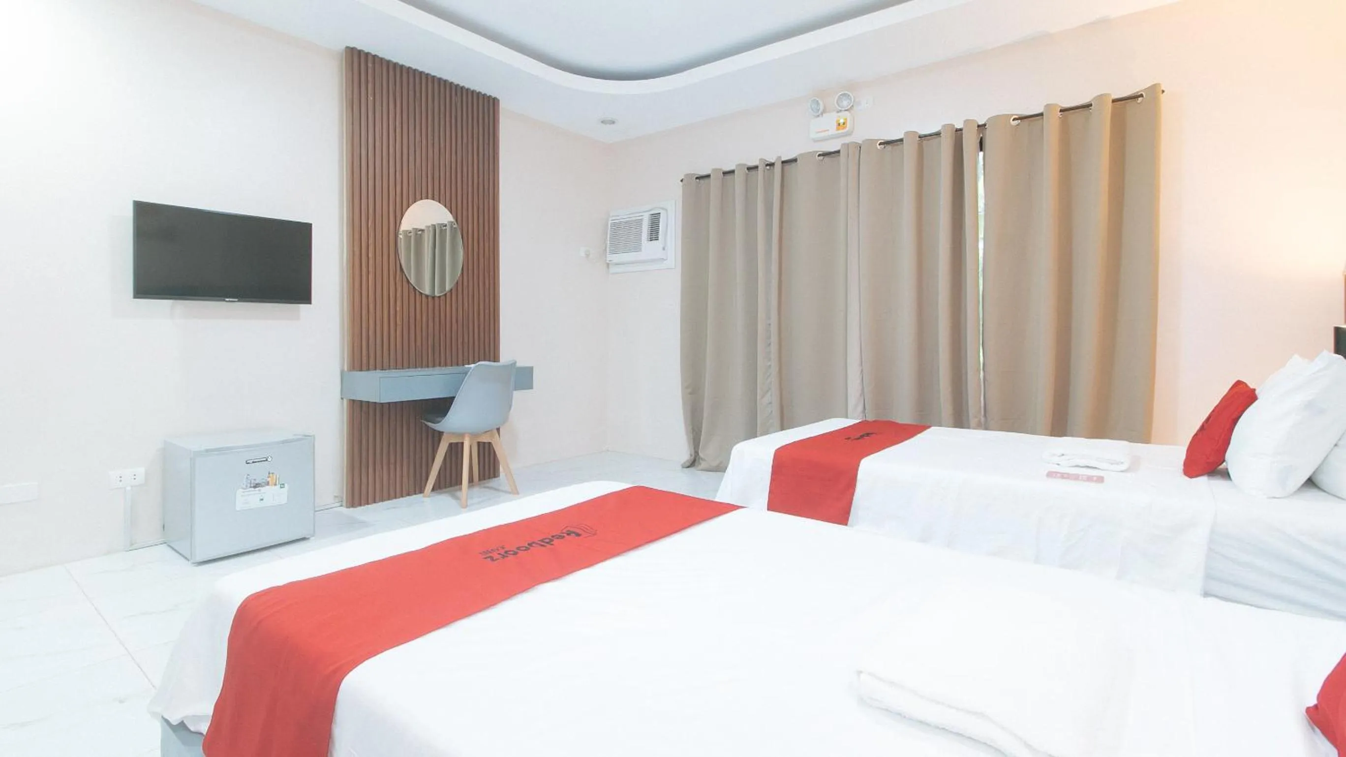 Bed in RedDoorz at Happy Stay Apartelle