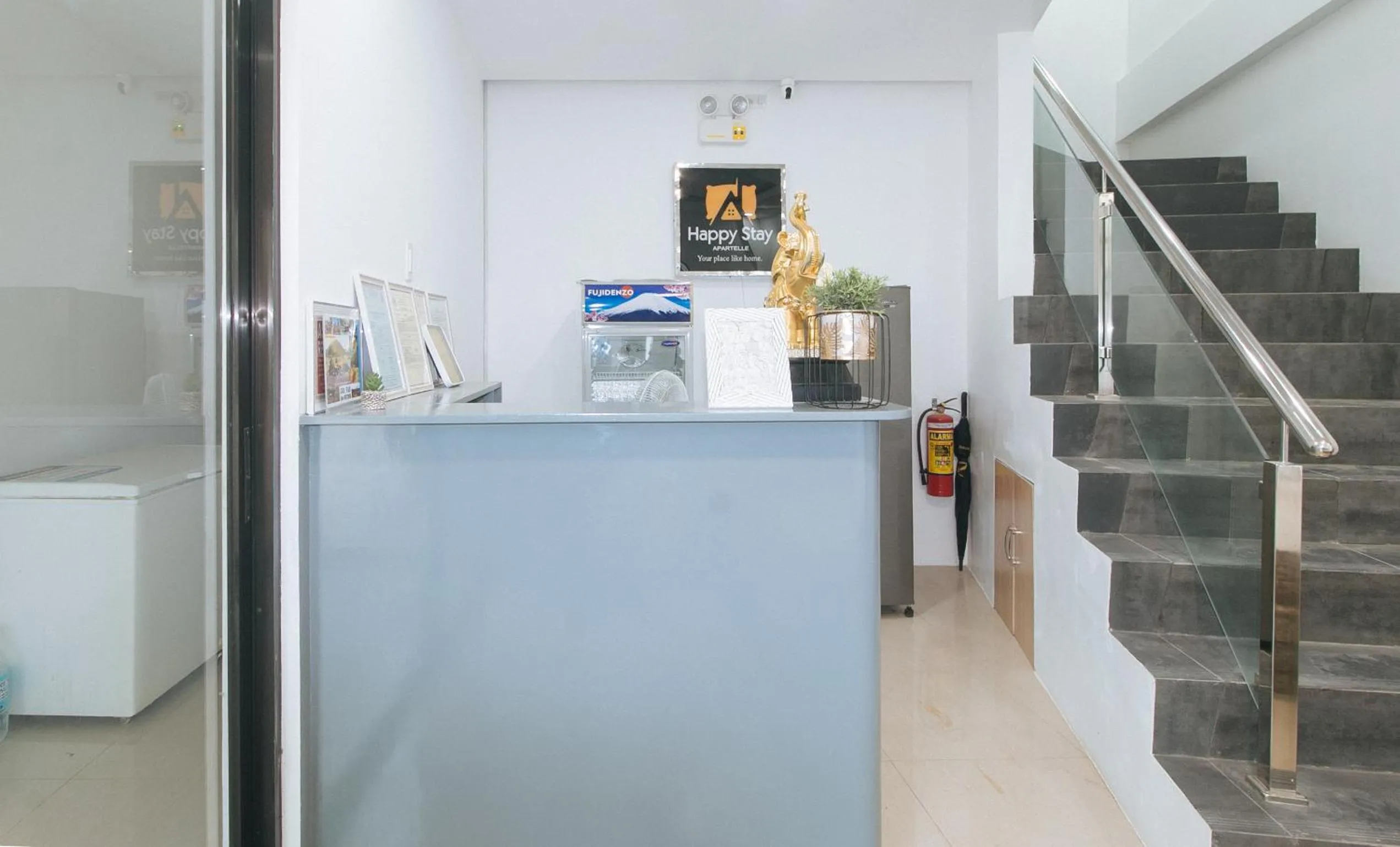 Lobby or reception in RedDoorz at Happy Stay Apartelle